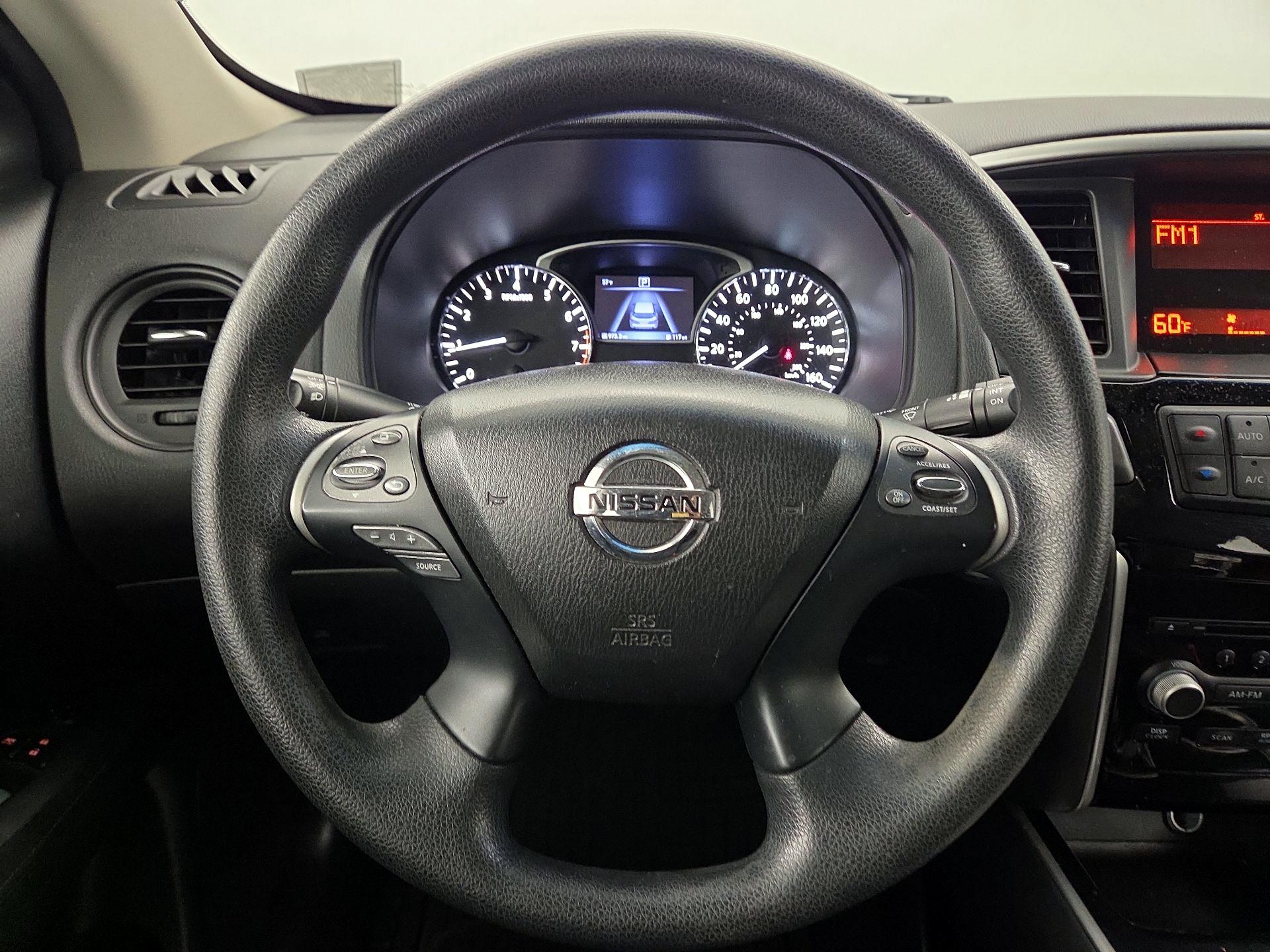 Thumbnail: 2016 Nissan Pathfinder - 10