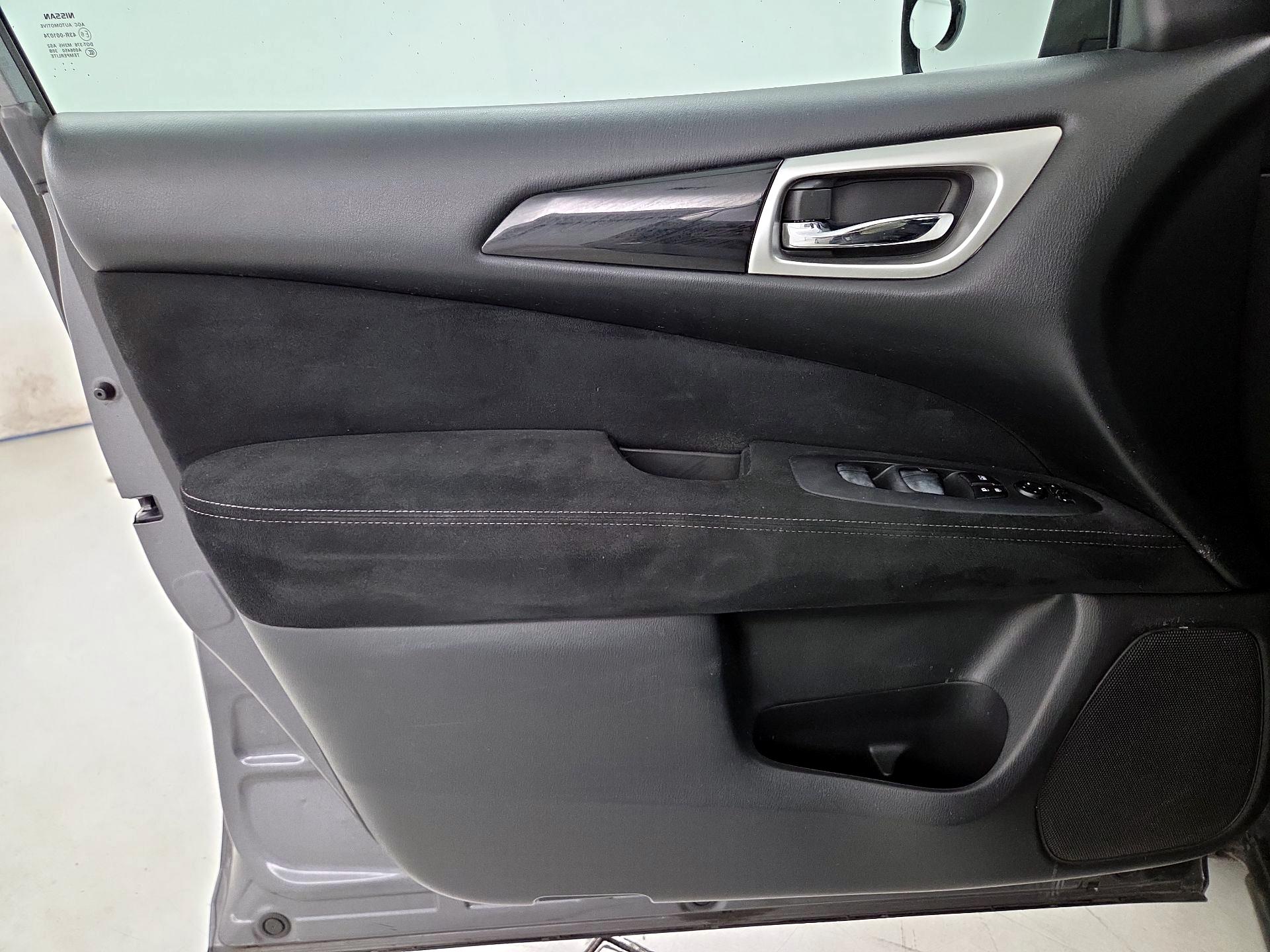 Thumbnail: 2016 Nissan Pathfinder - 12