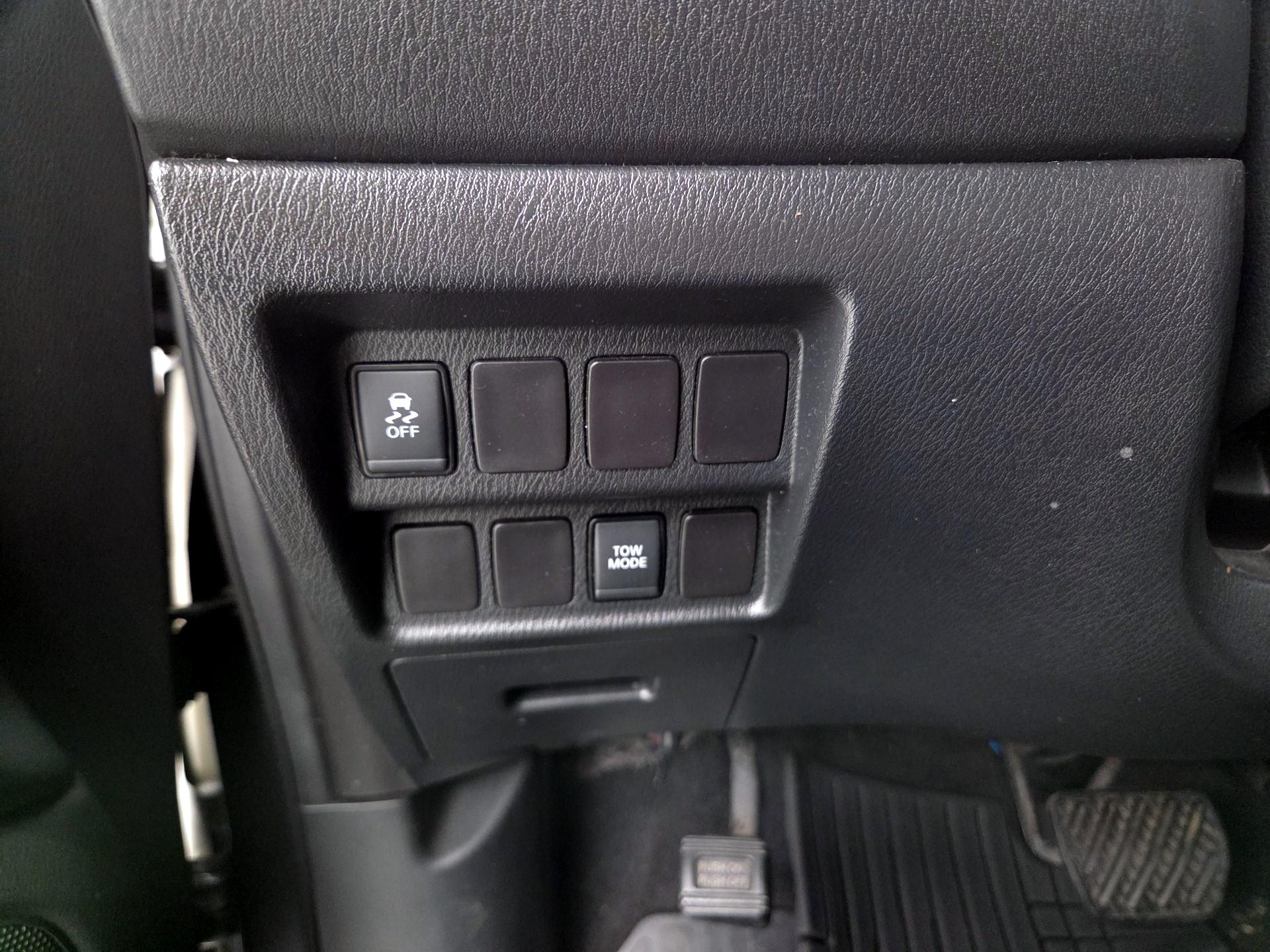 Thumbnail: 2016 Nissan Pathfinder - 13