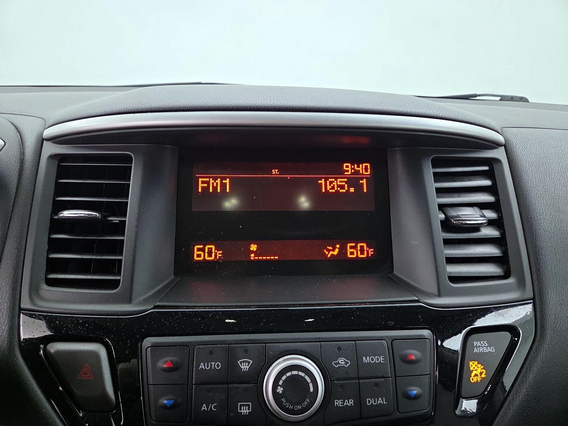 Thumbnail: 2016 Nissan Pathfinder - 14