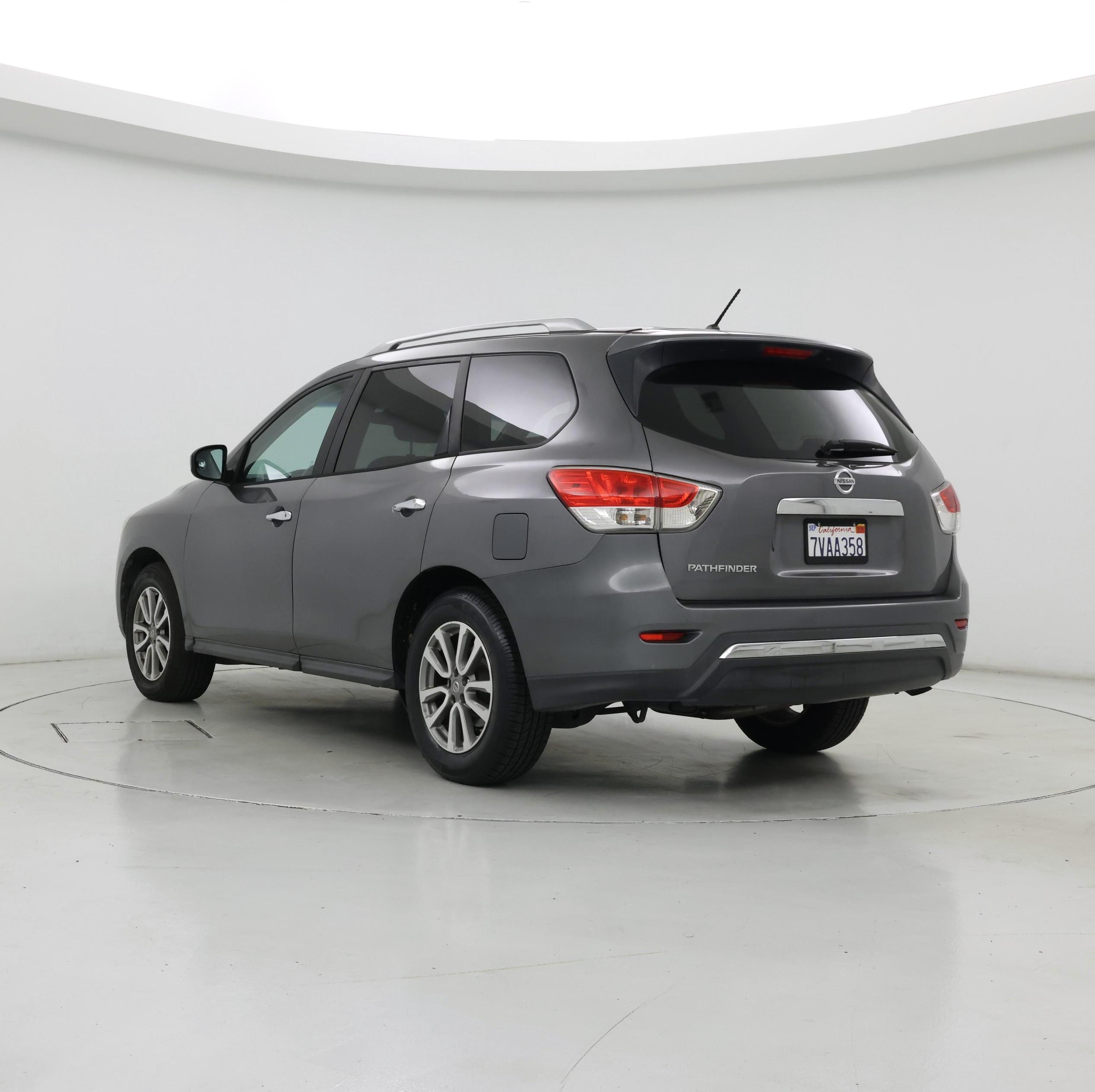 Thumbnail: 2016 Nissan Pathfinder - 2