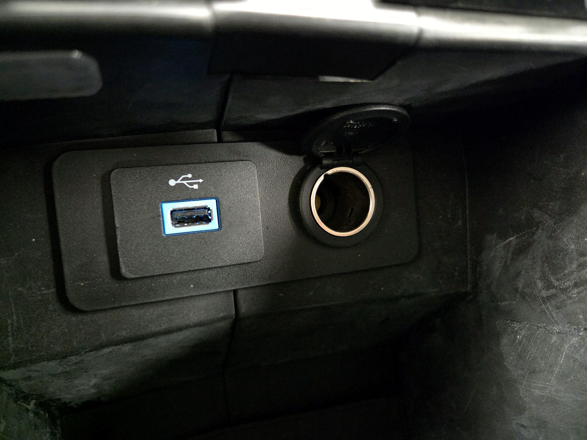 Thumbnail: 2017 Ford Fusion - 19