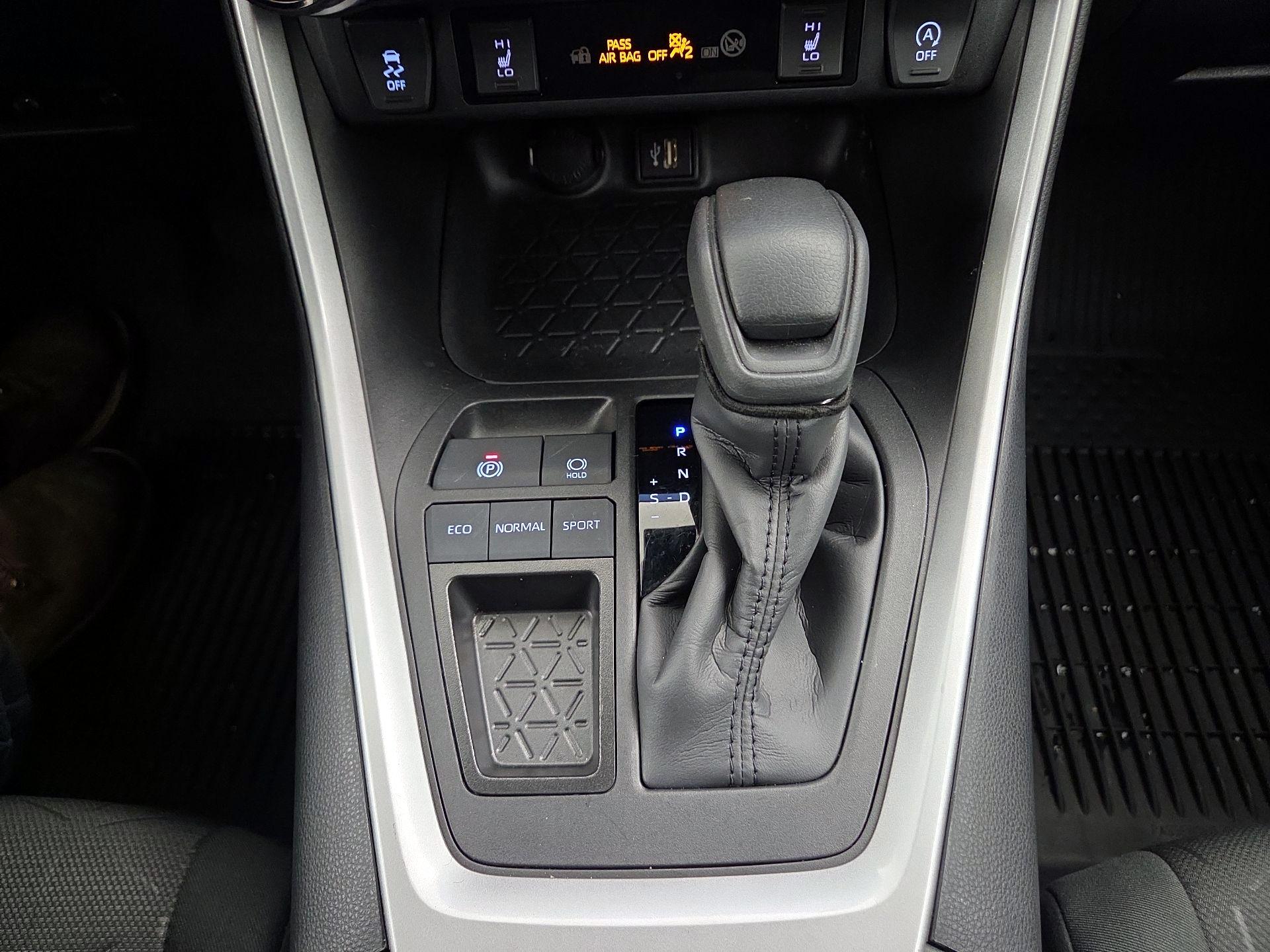 Thumbnail: 2024 Toyota RAV4 - 17