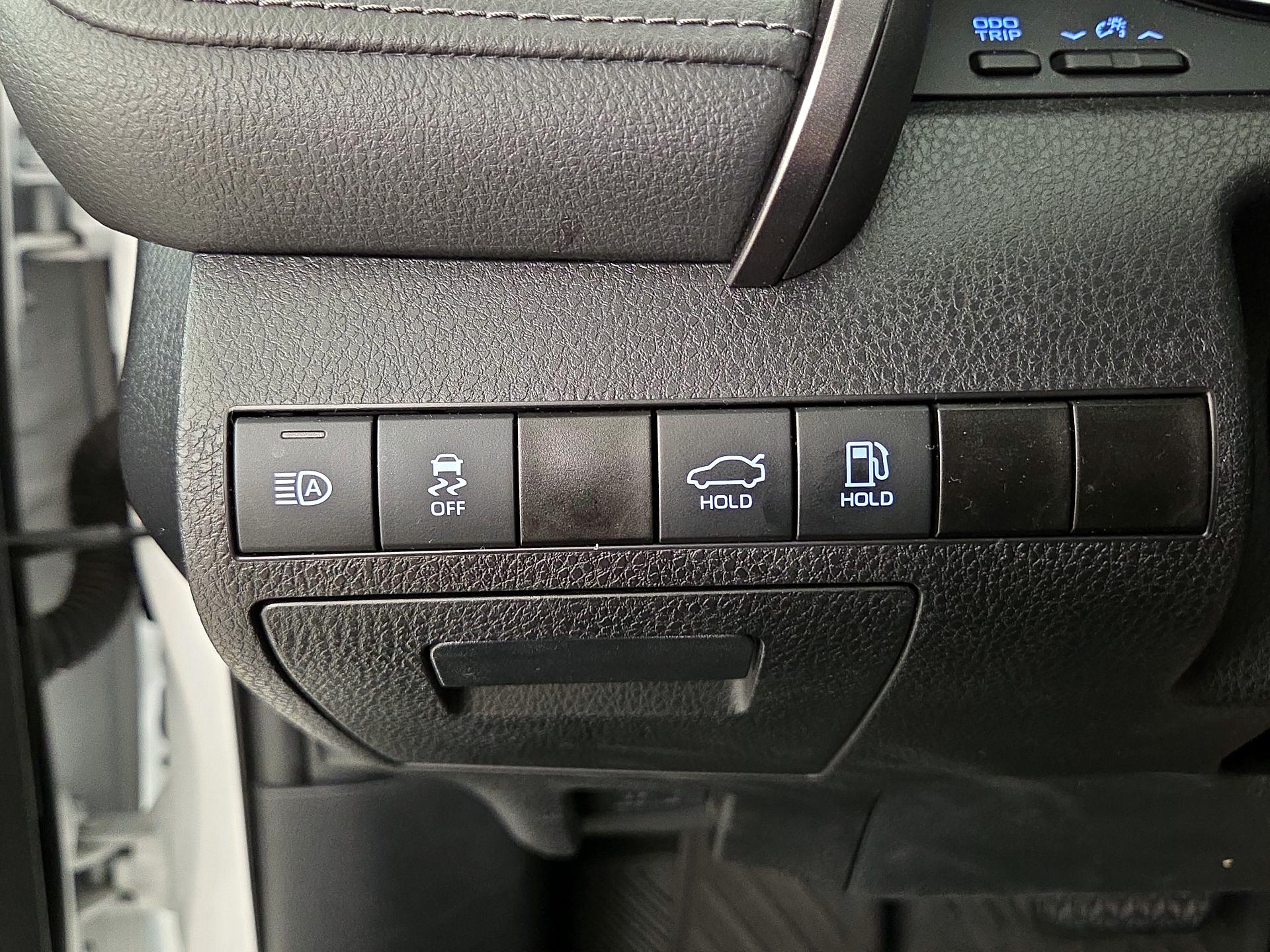 Thumbnail: 2021 Toyota Camry - 13