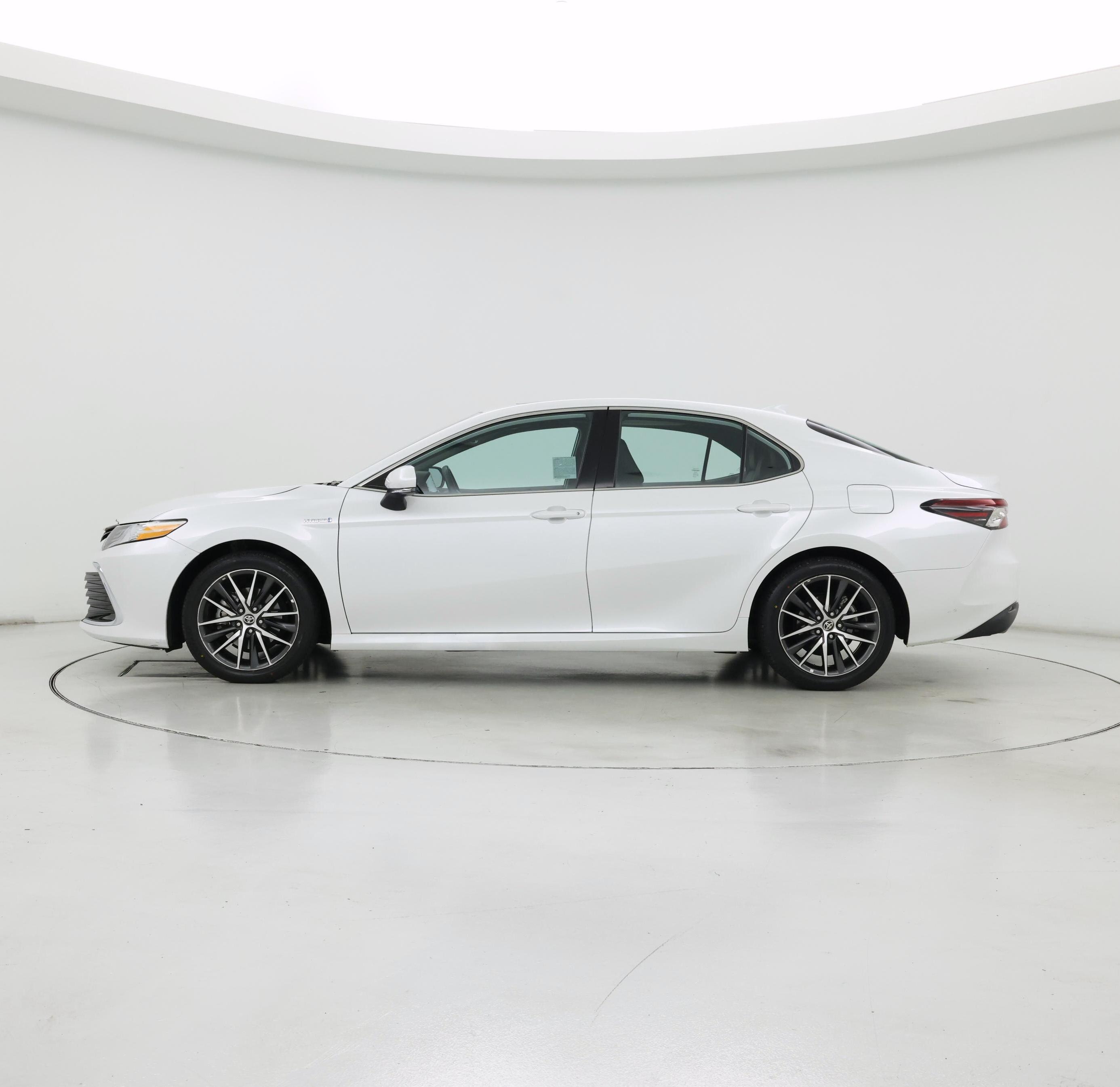 Thumbnail: 2021 Toyota Camry - 3