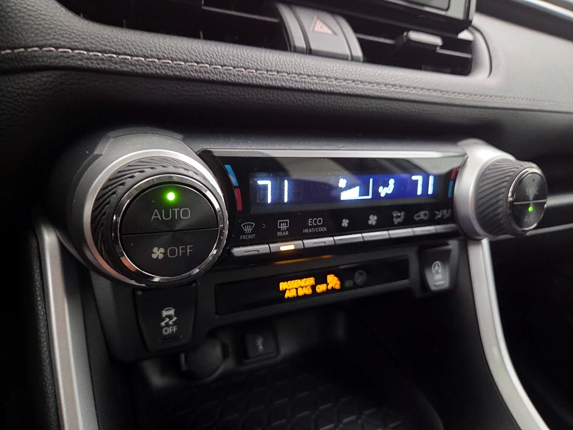 Thumbnail: 2021 Toyota RAV4 - 16