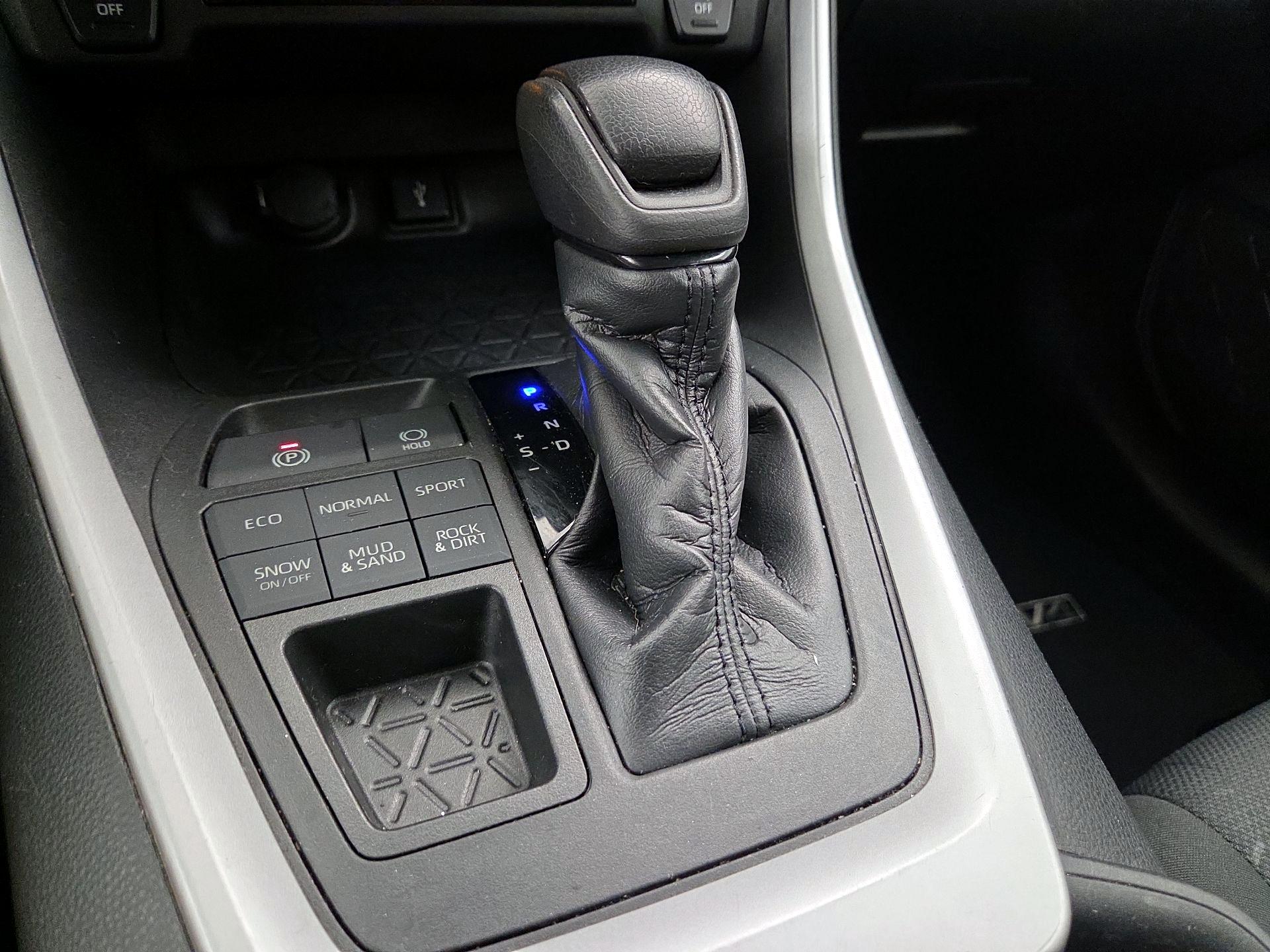 Thumbnail: 2021 Toyota RAV4 - 17