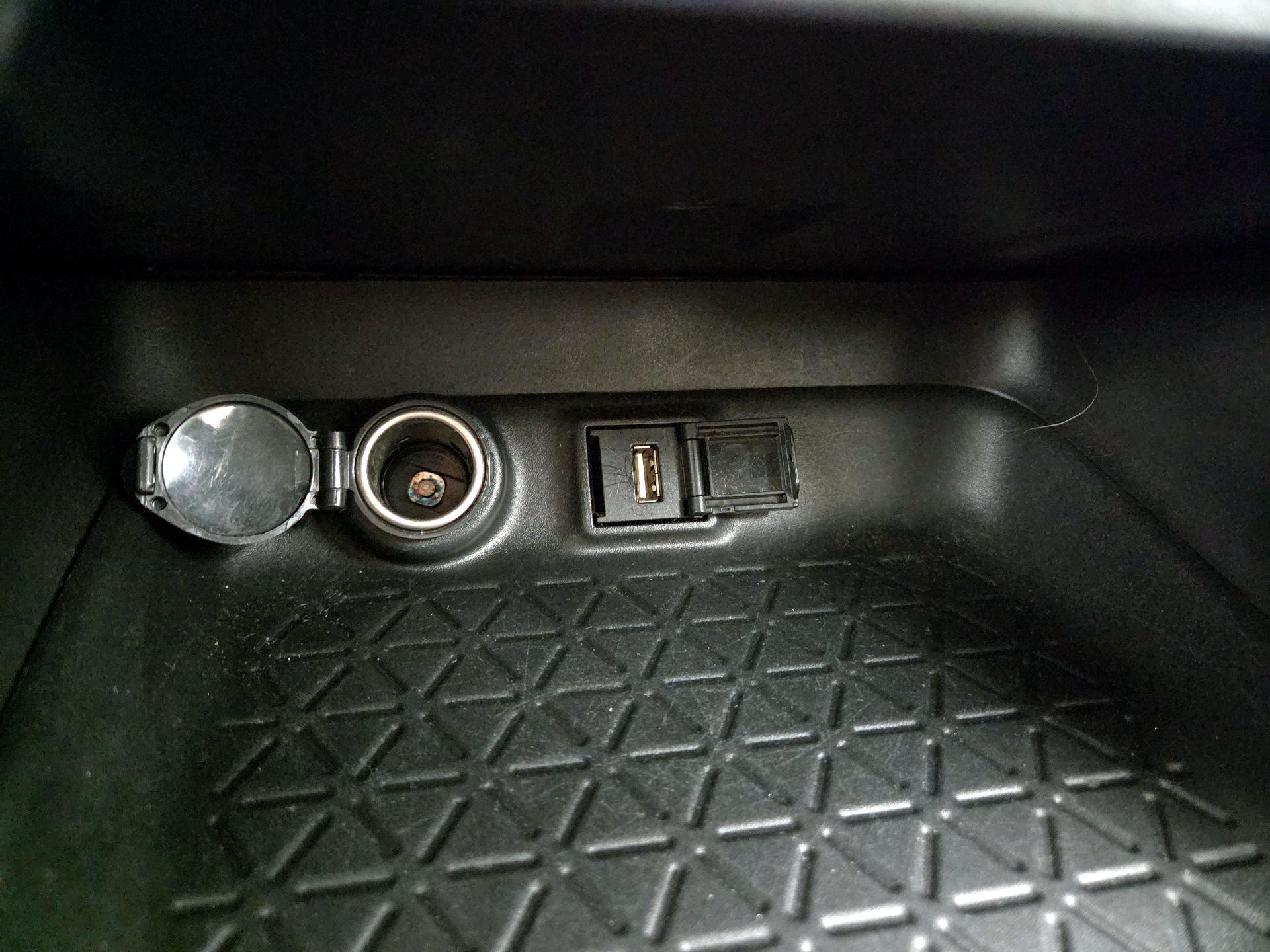 Thumbnail: 2021 Toyota RAV4 - 18