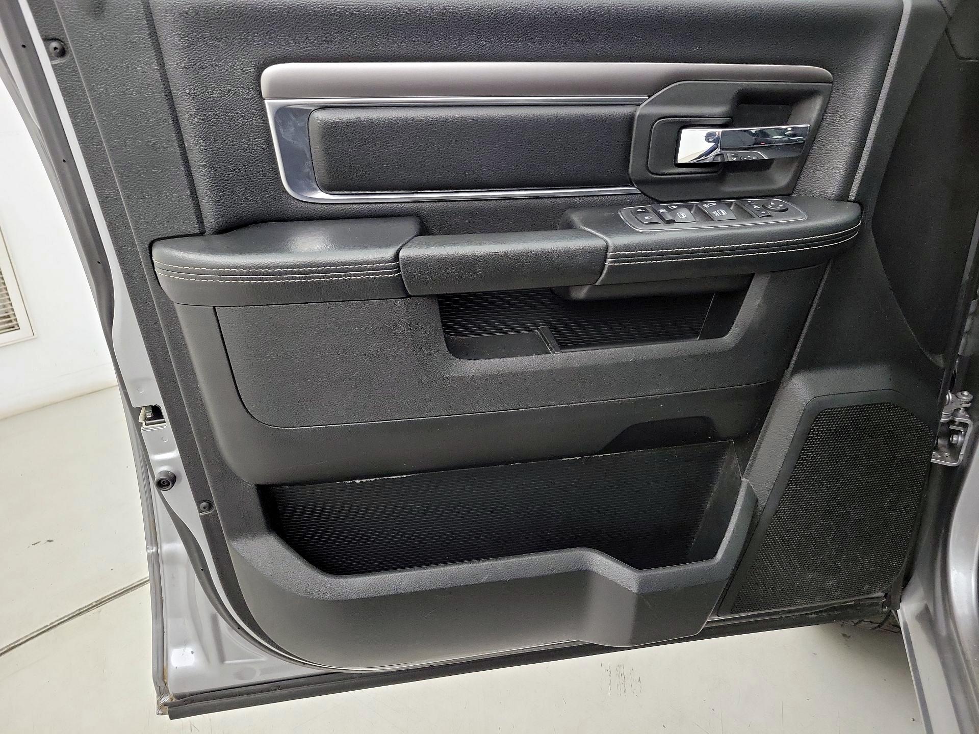 Thumbnail: 2021 RAM 1500 Classic - 12