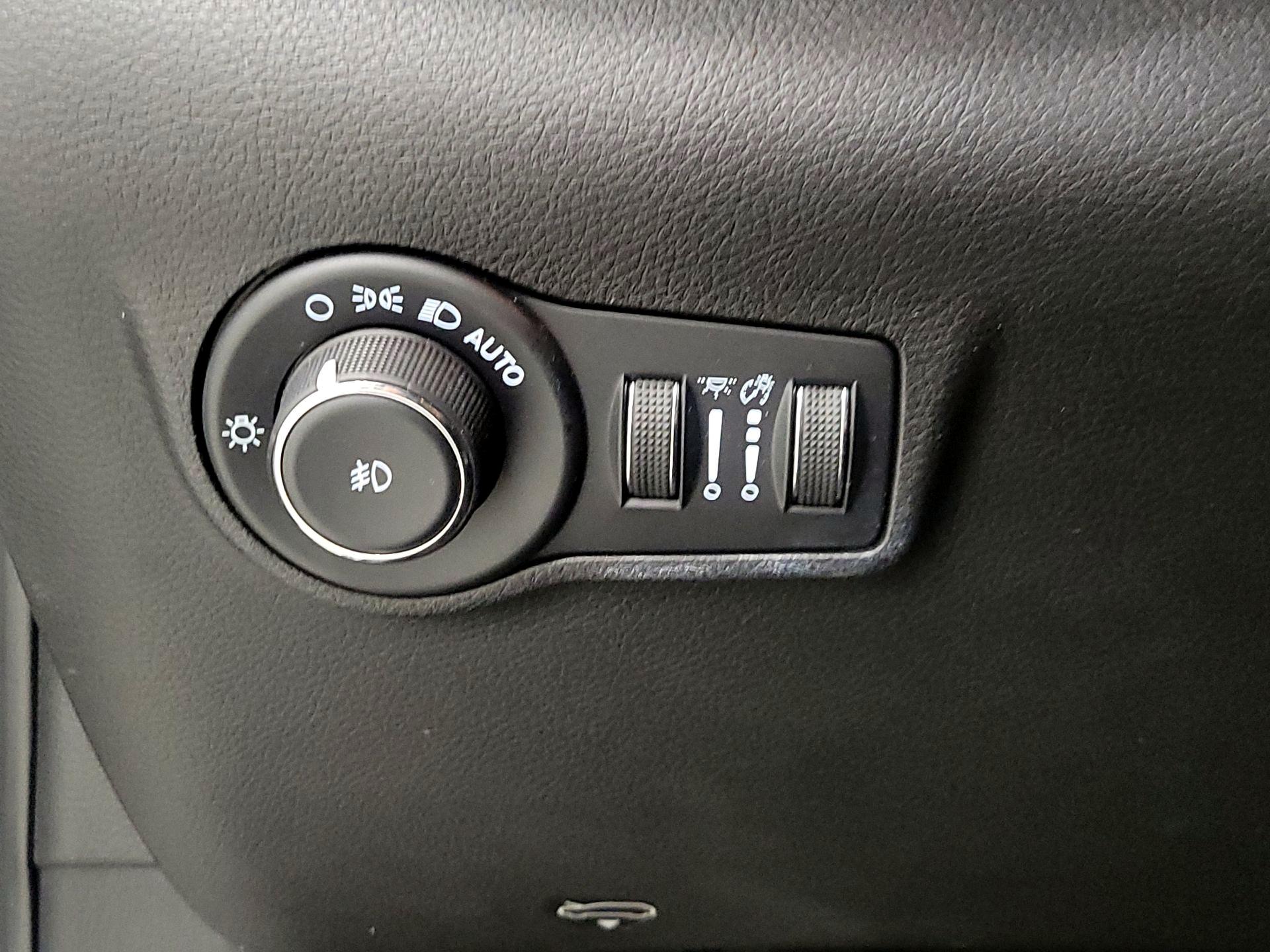 Thumbnail: 2023 Jeep Compass - 13