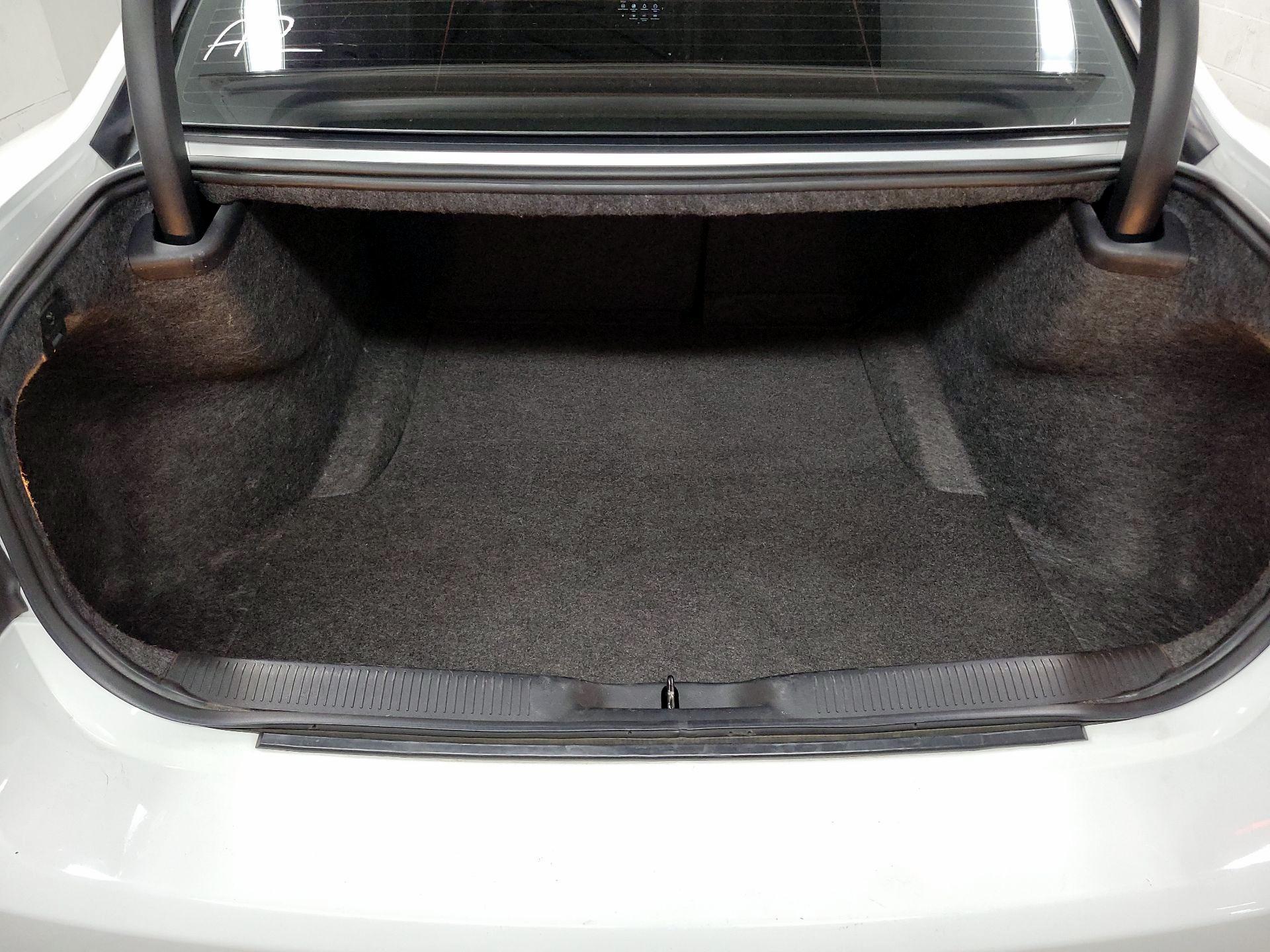 Thumbnail: 2020 Dodge Charger - 17