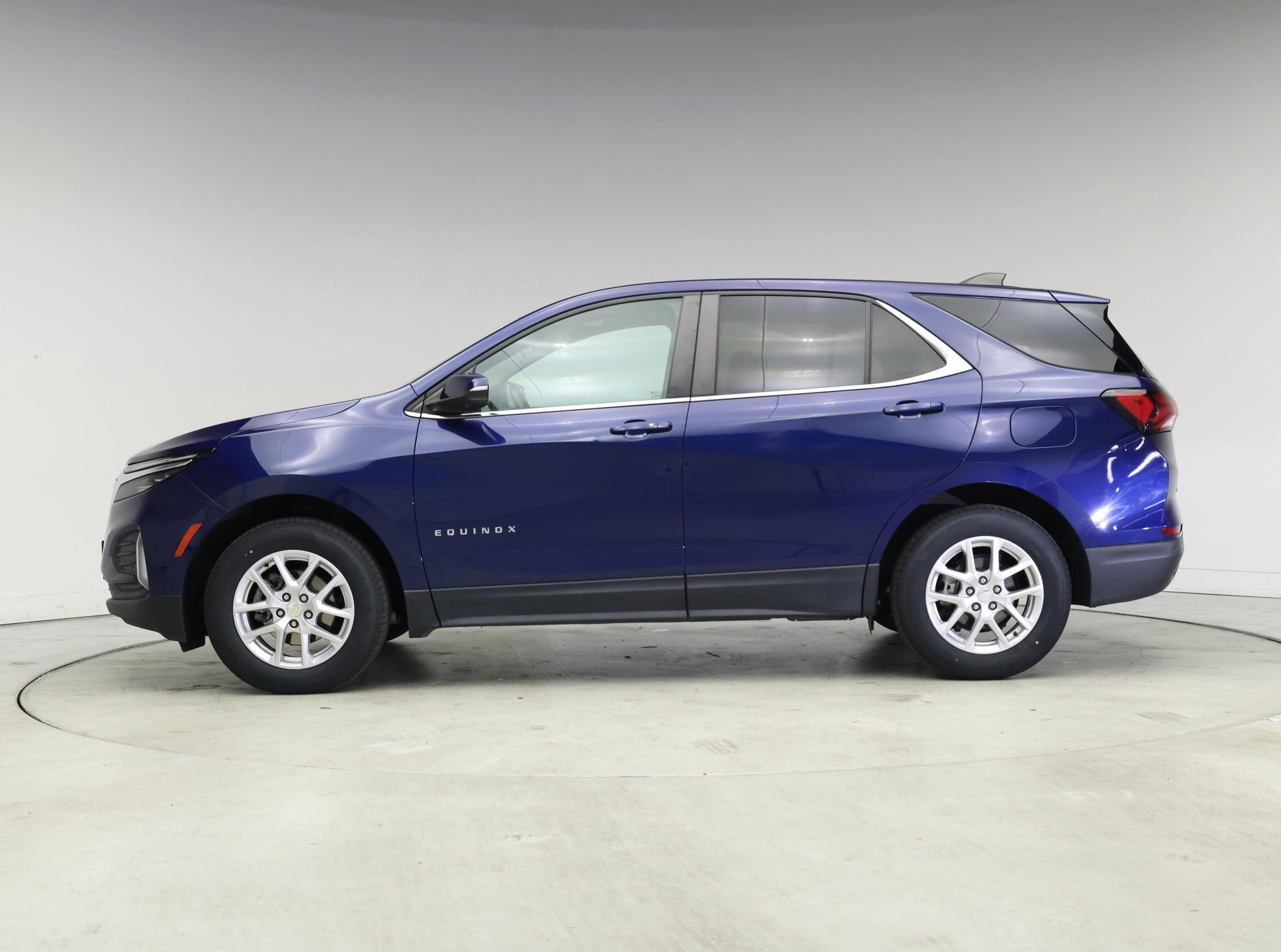 Thumbnail: 2022 Chevrolet Equinox - 3