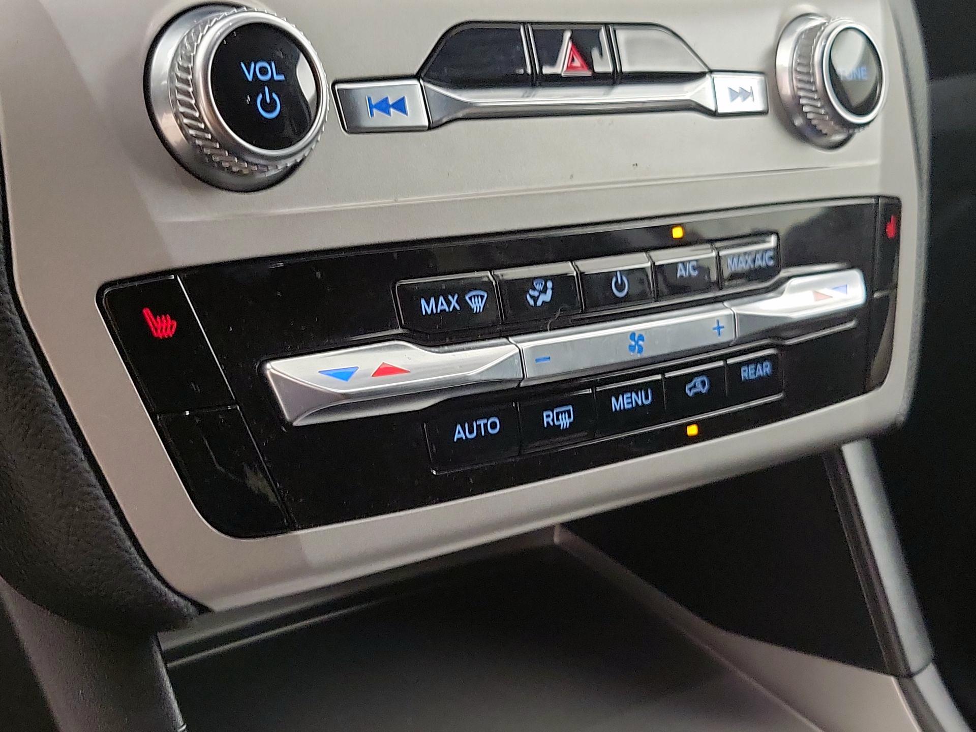 Thumbnail: 2022 Ford Explorer - 16