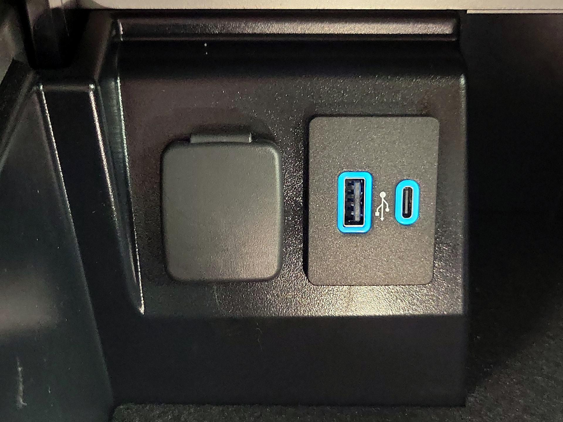 Thumbnail: 2022 Ford Explorer - 18