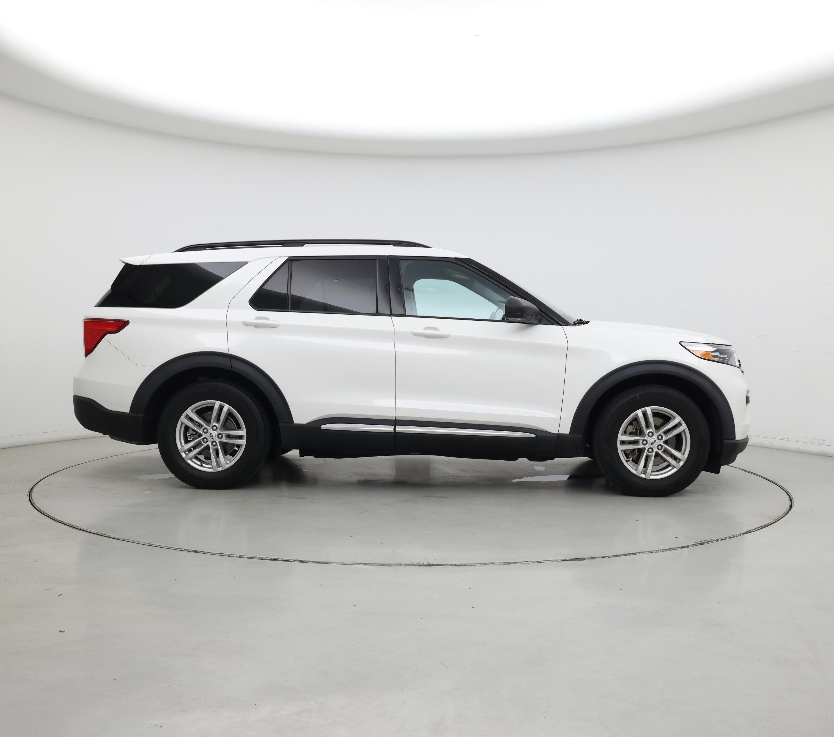 Thumbnail: 2022 Ford Explorer - 7