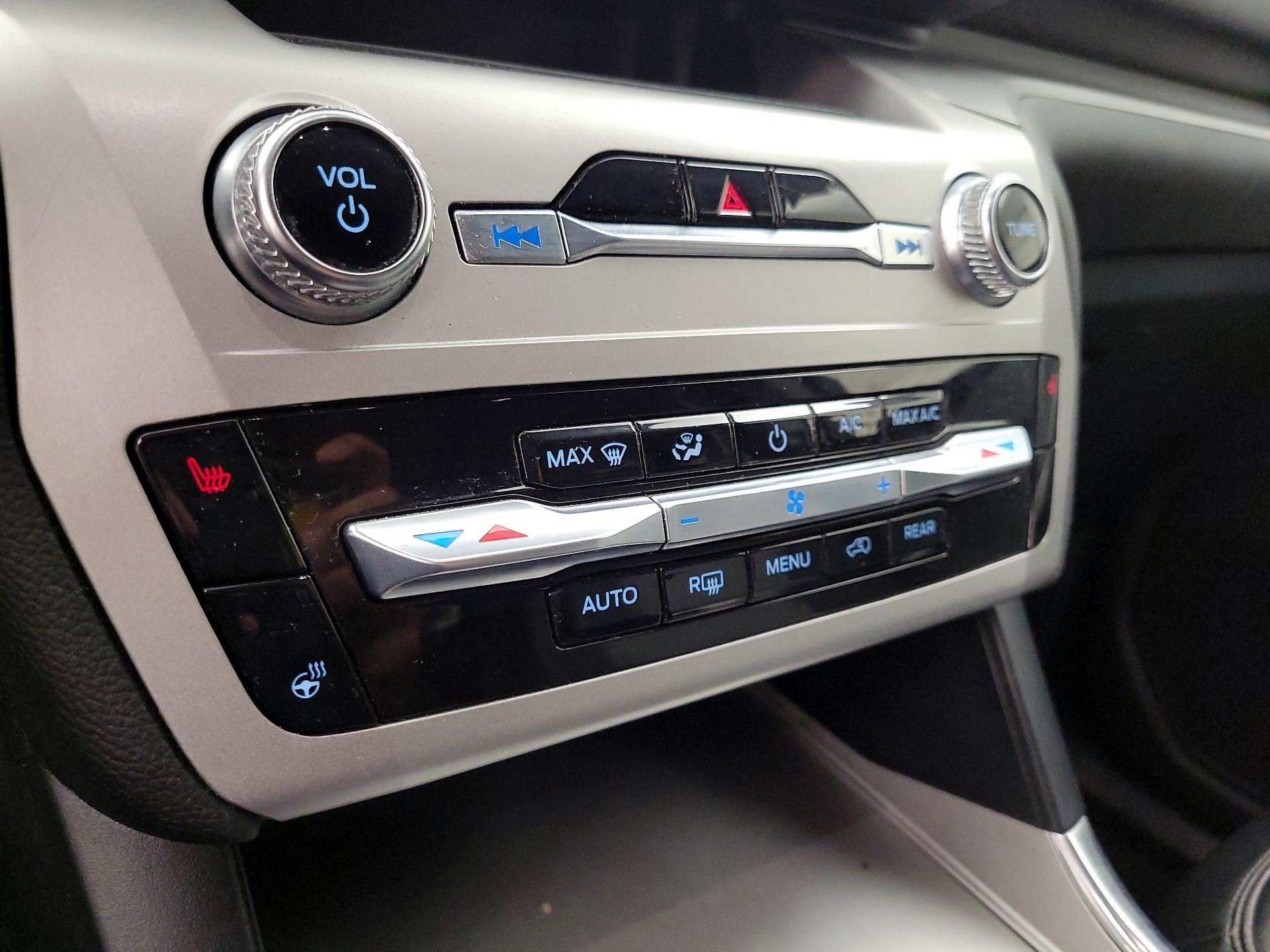 Thumbnail: 2022 Ford Explorer - 17