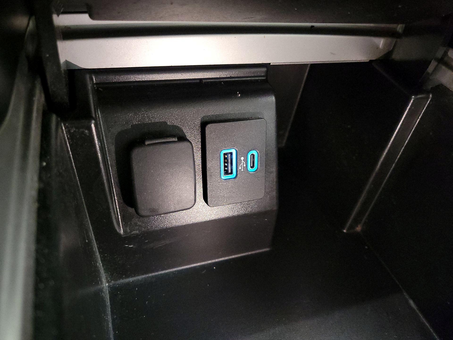 Thumbnail: 2022 Ford Explorer - 19