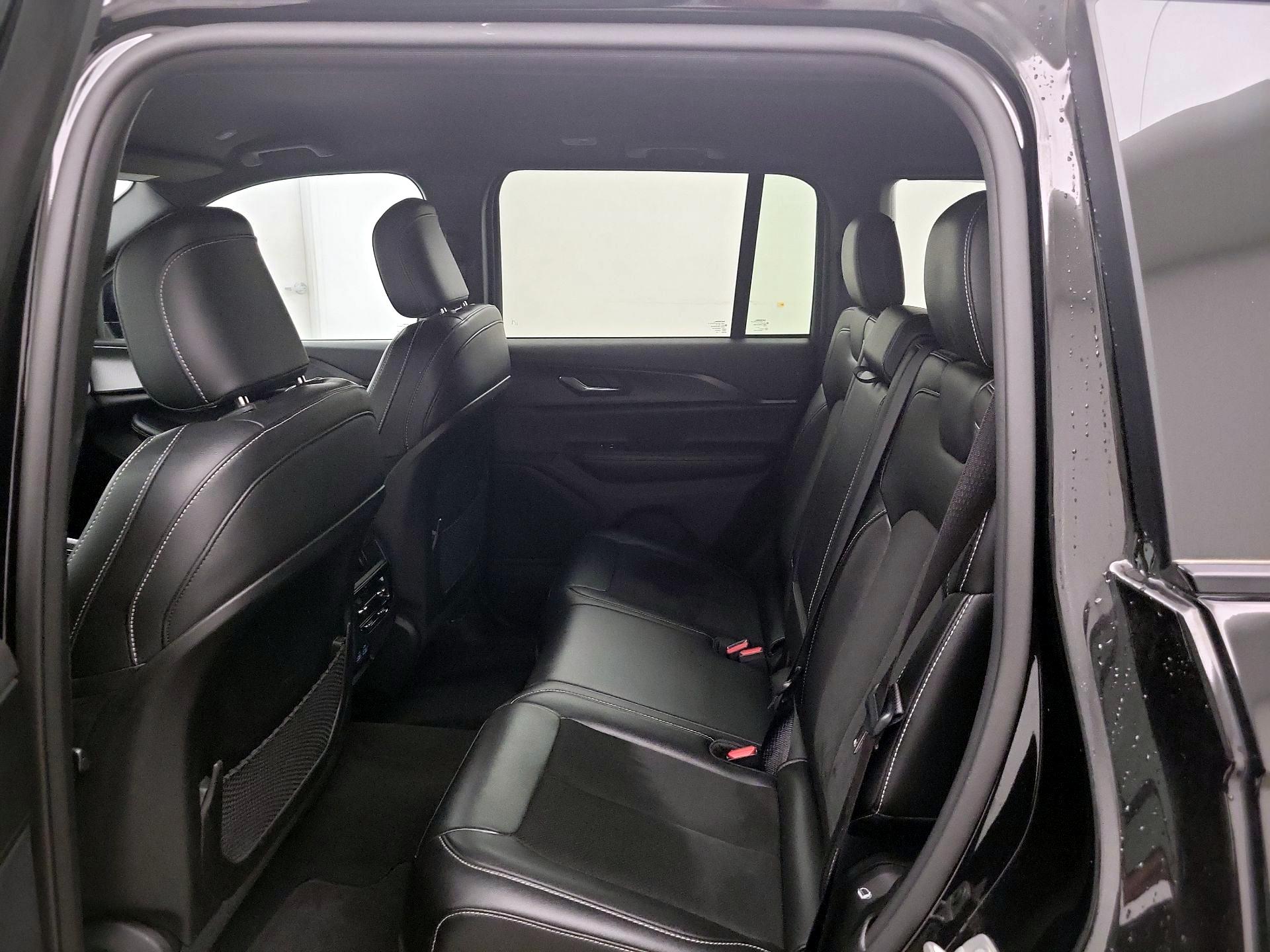 Thumbnail: 2024 Jeep Grand Cherokee - 19