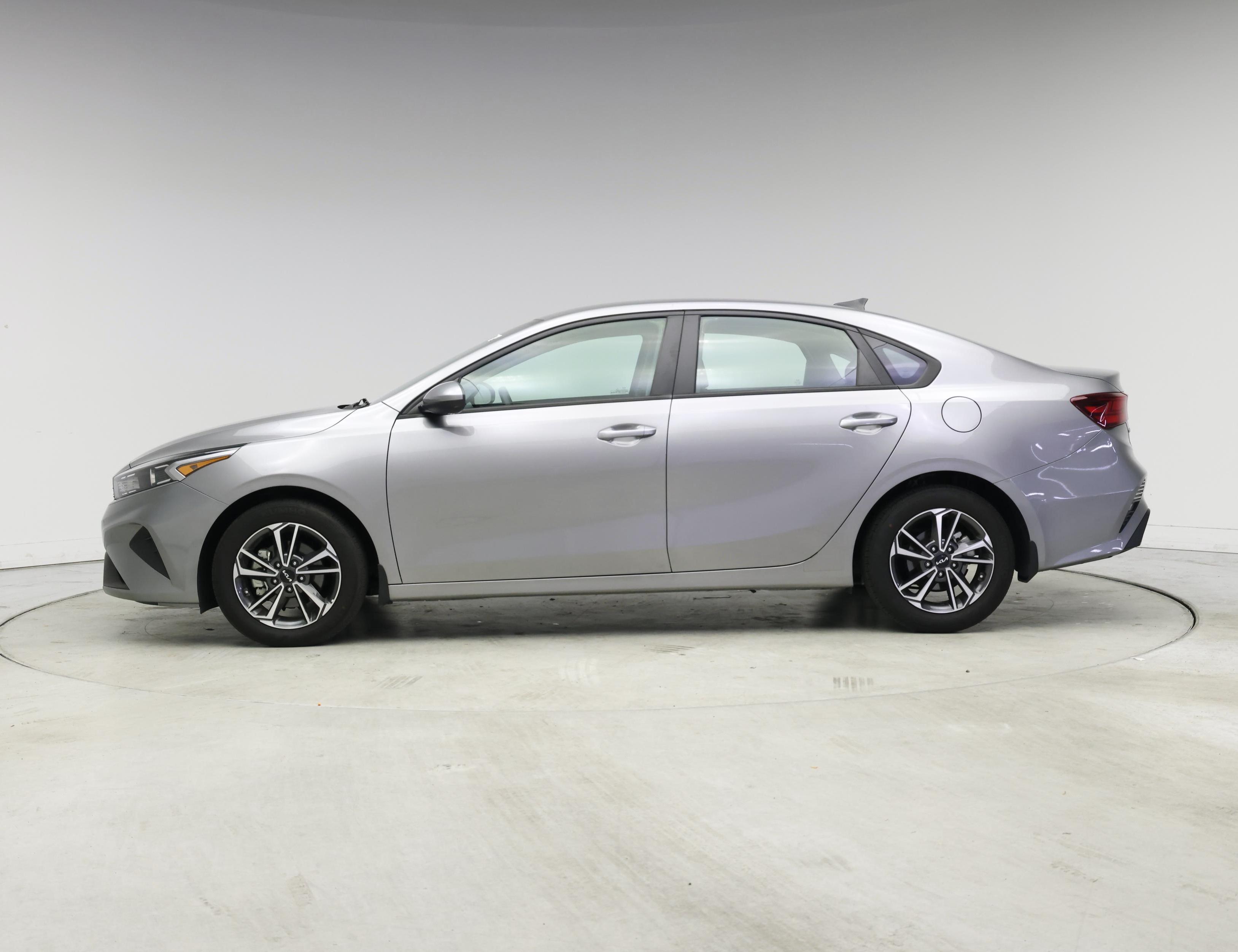 Thumbnail: 2023 Kia Forte - 3