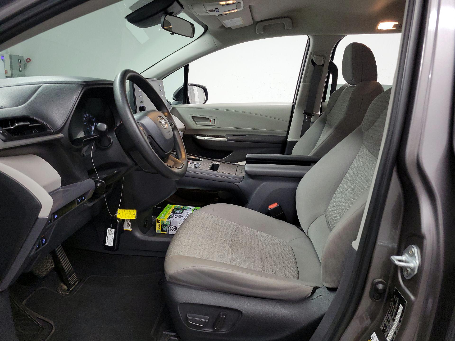 Thumbnail: 2023 Toyota Sienna - 11