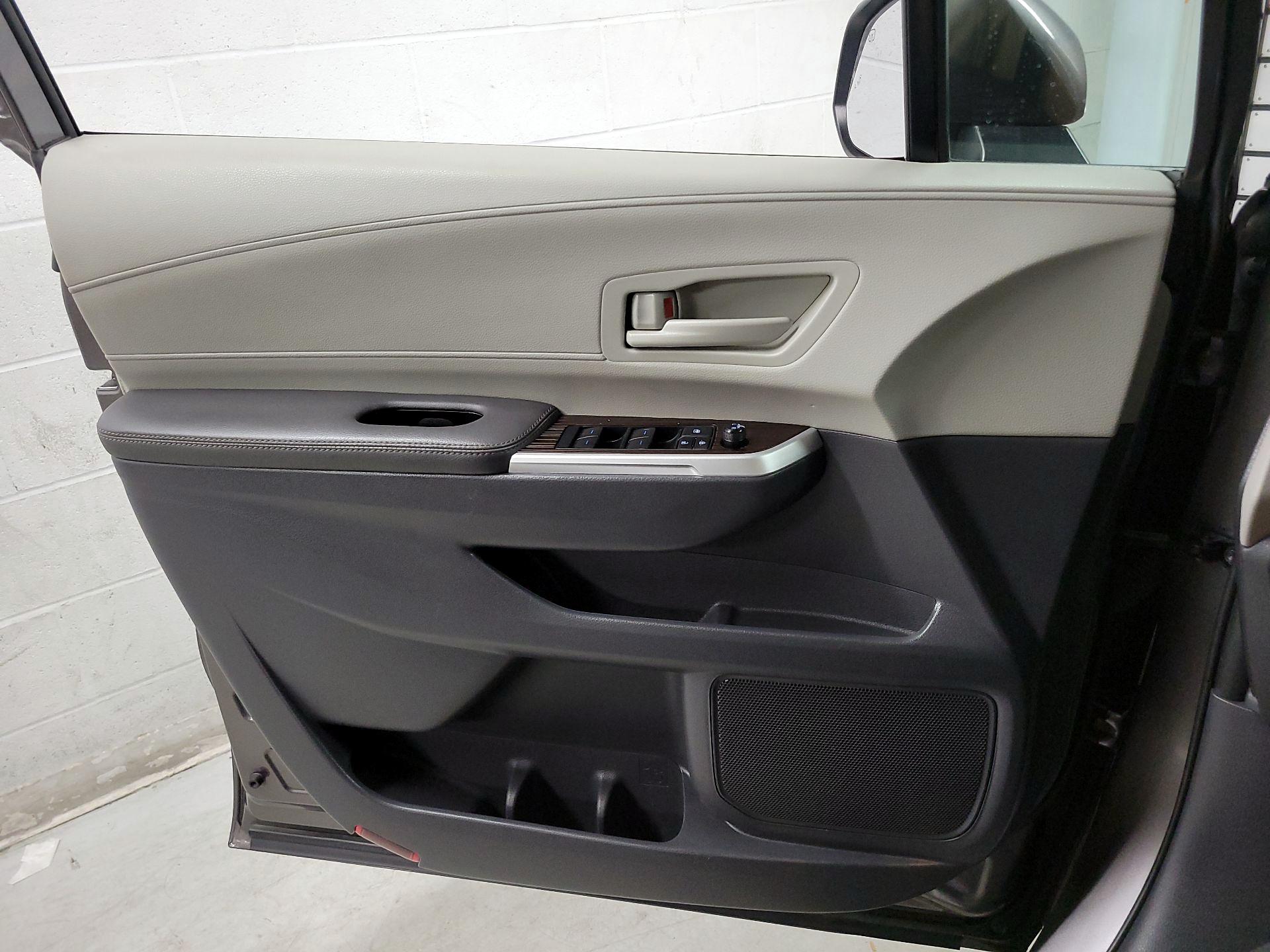 Thumbnail: 2023 Toyota Sienna - 12