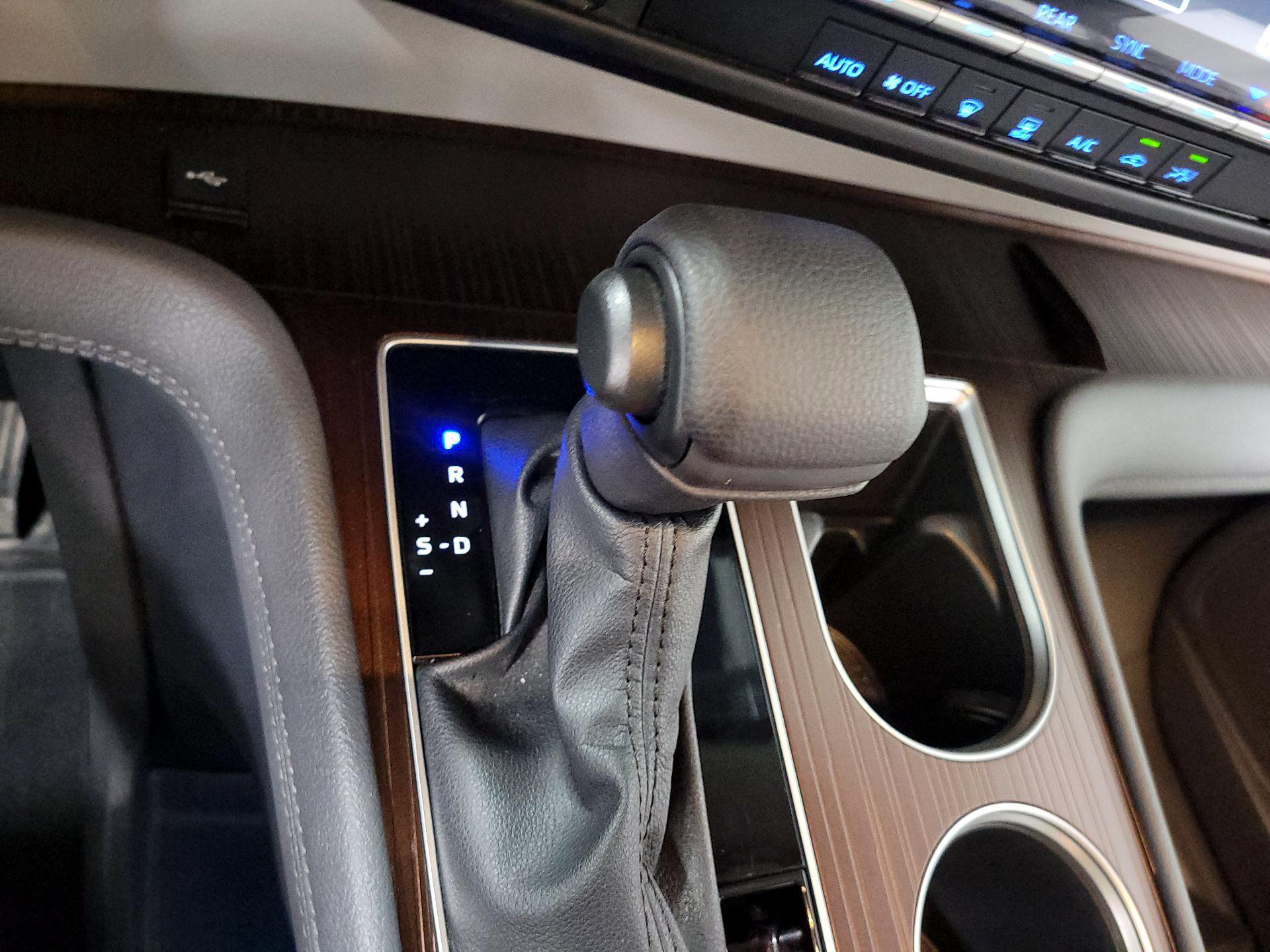 Thumbnail: 2023 Toyota Sienna - 16