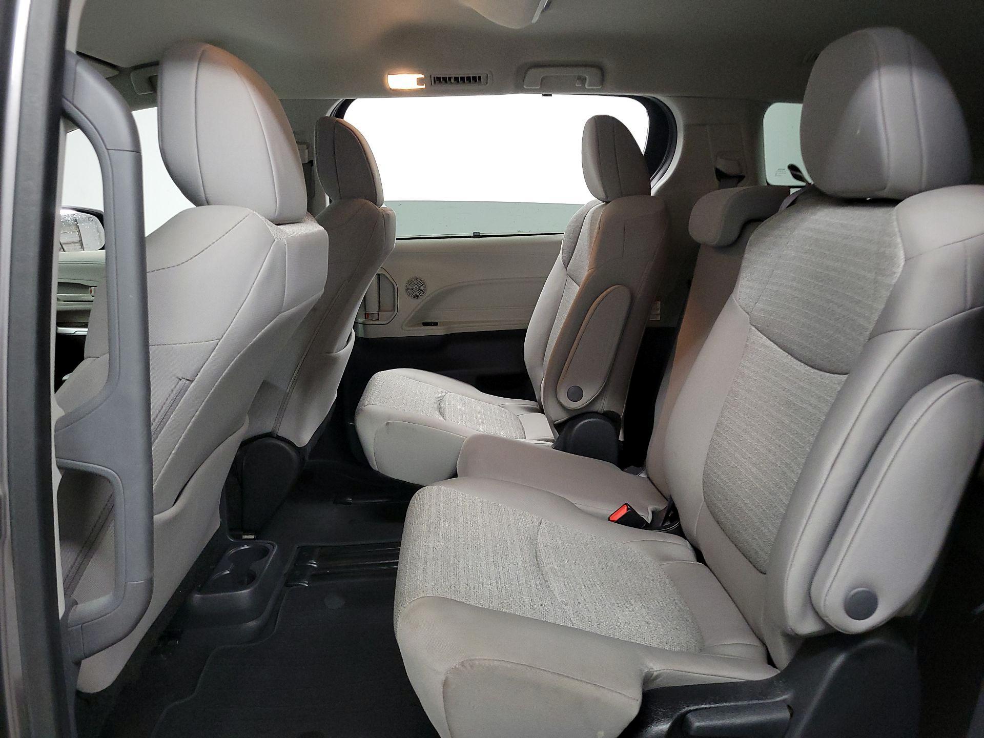 Thumbnail: 2023 Toyota Sienna - 17