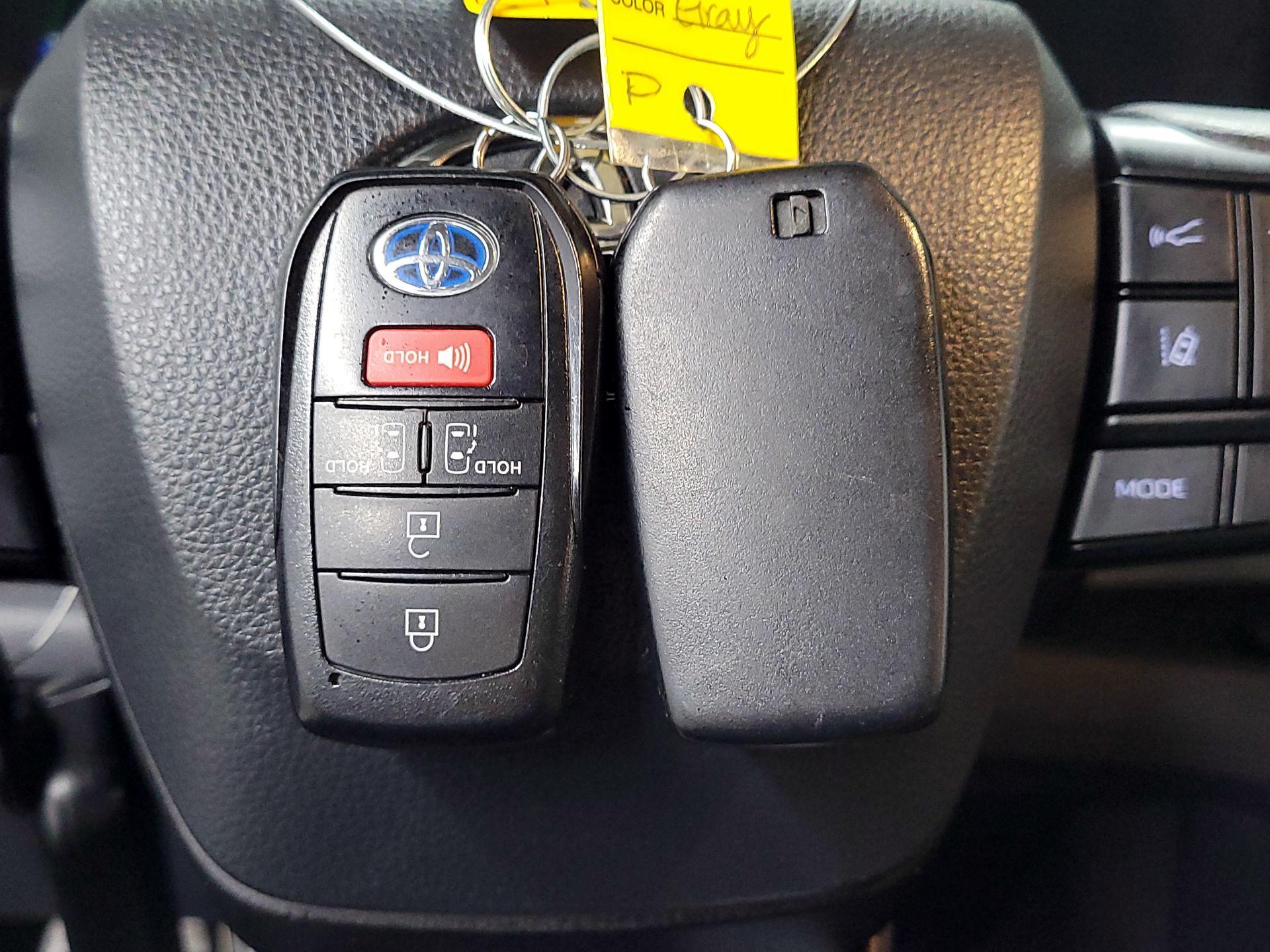 Thumbnail: 2023 Toyota Sienna - 20