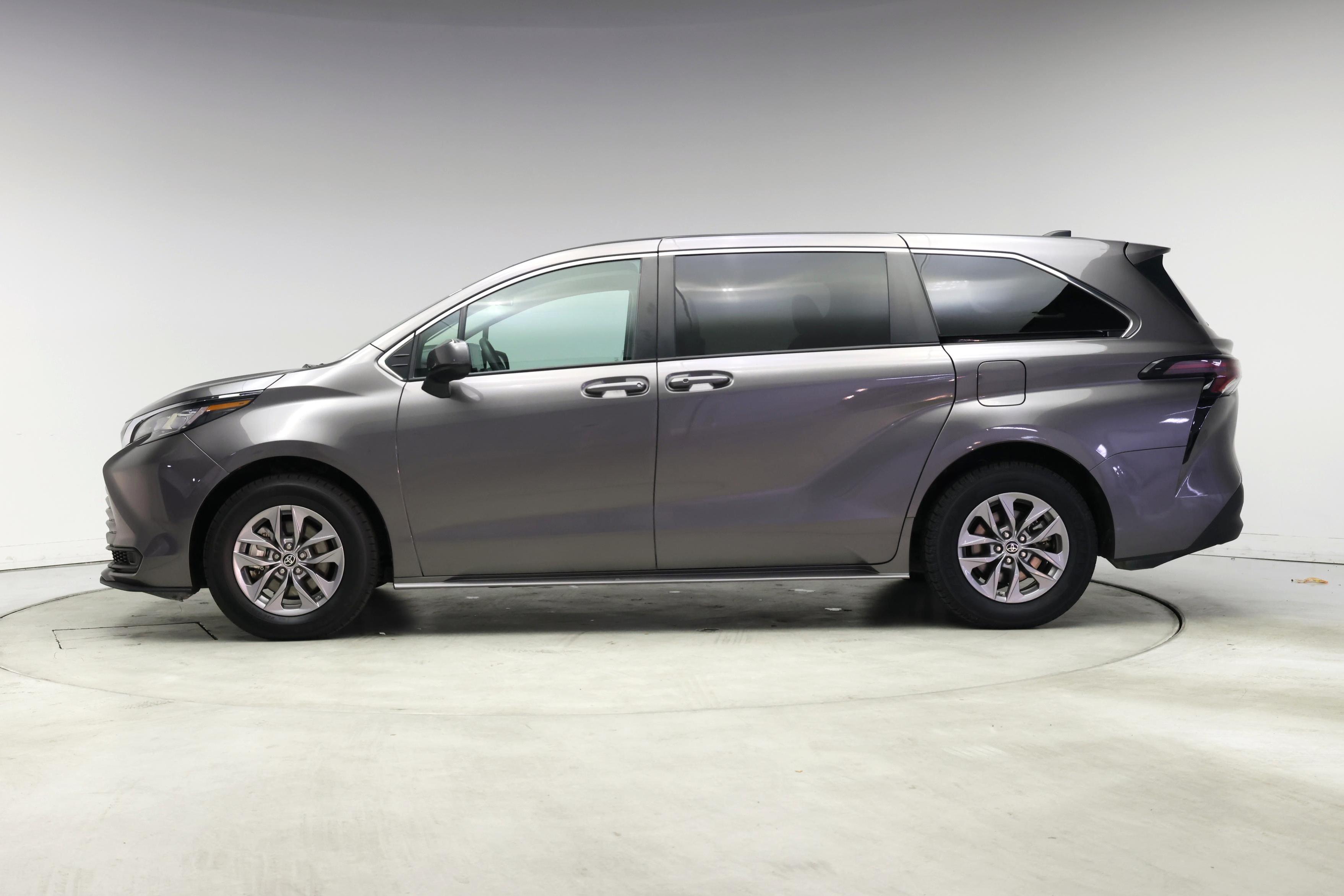 Thumbnail: 2023 Toyota Sienna - 3