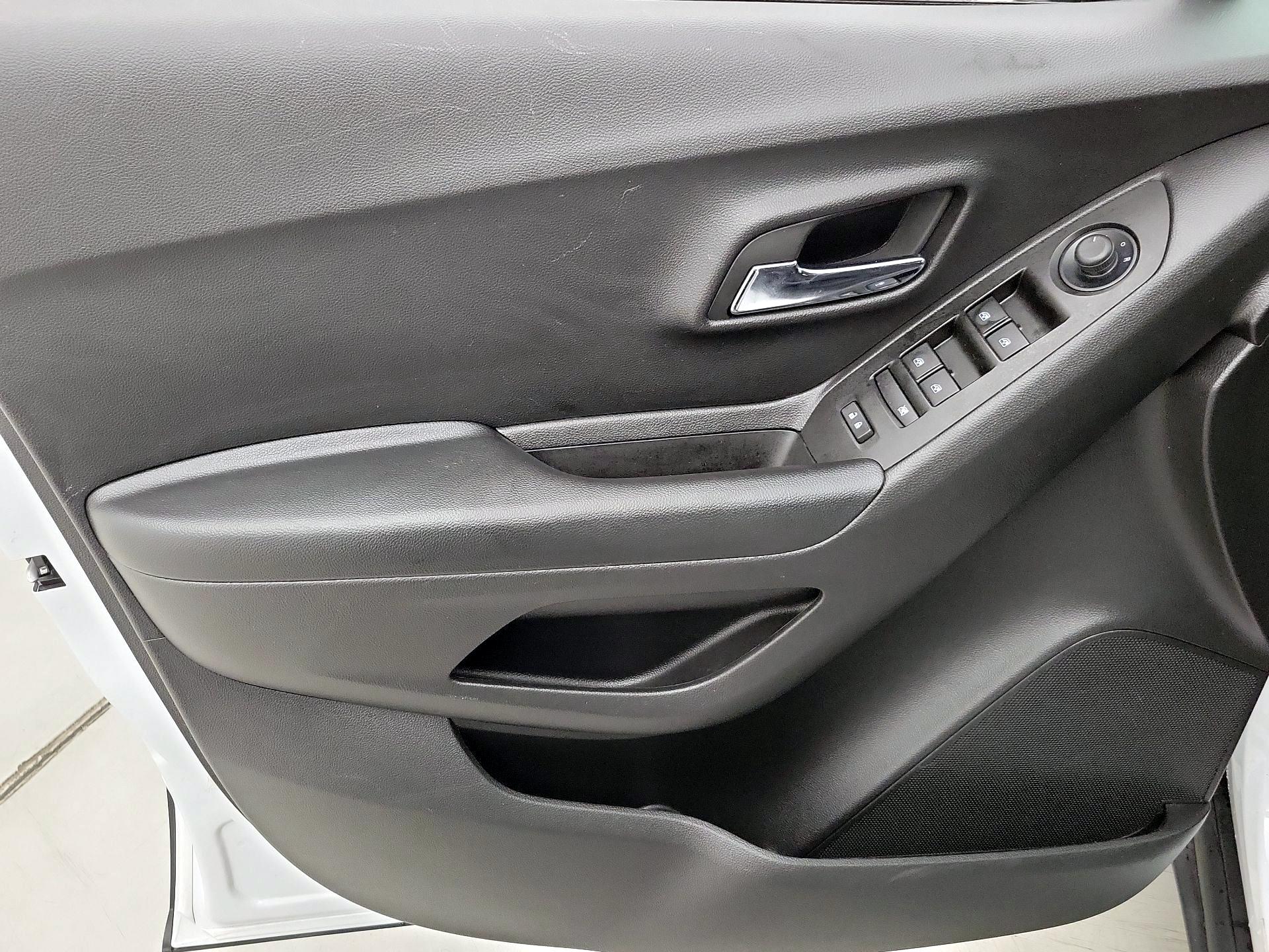 Thumbnail: 2022 Chevrolet Trax - 12