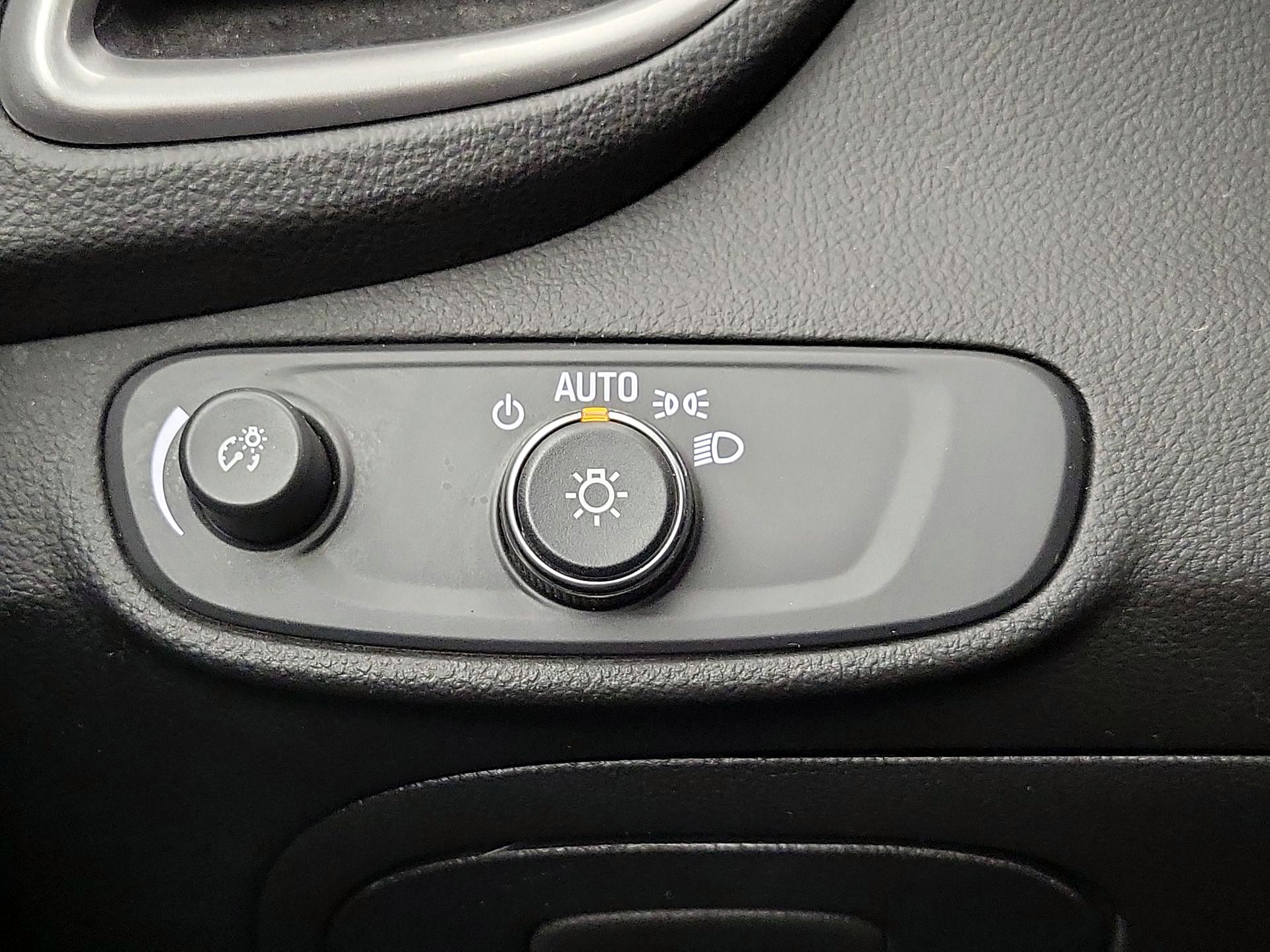 Thumbnail: 2022 Chevrolet Trax - 13