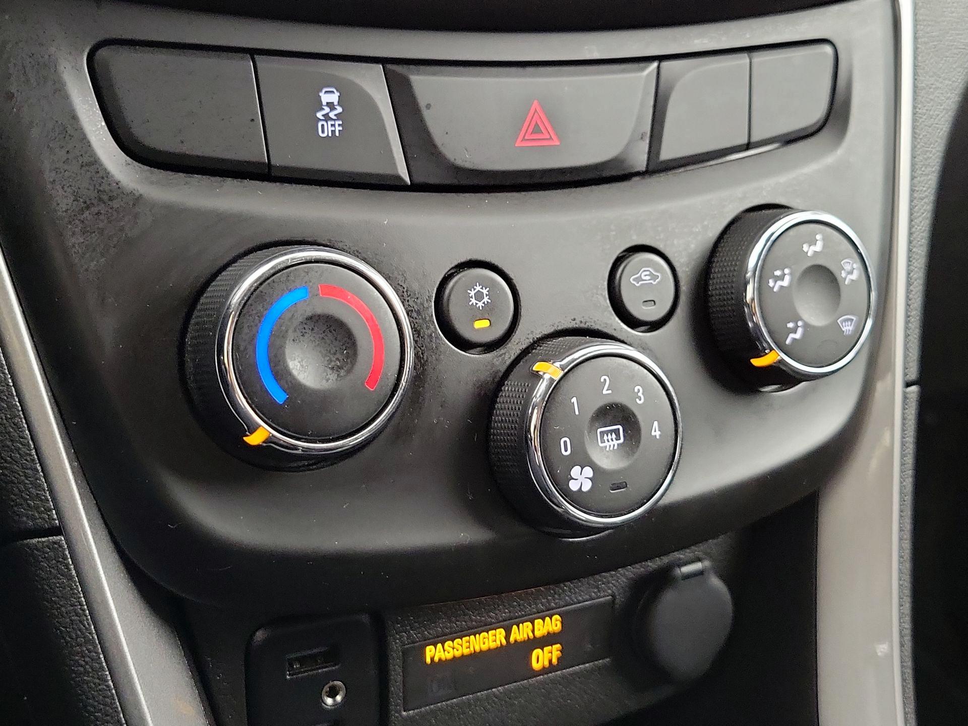 Thumbnail: 2022 Chevrolet Trax - 16