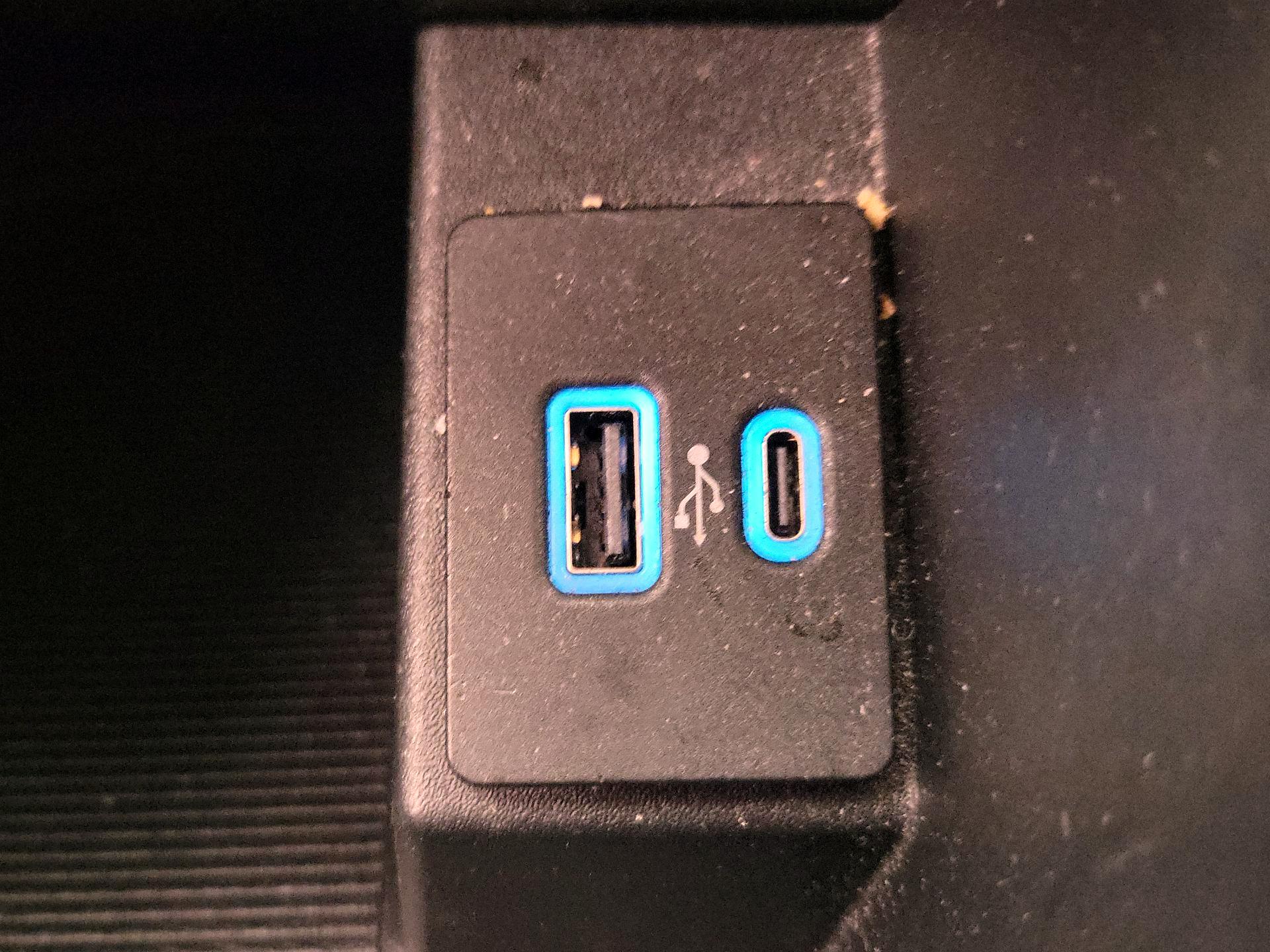 Thumbnail: 2022 Ford Edge - 18