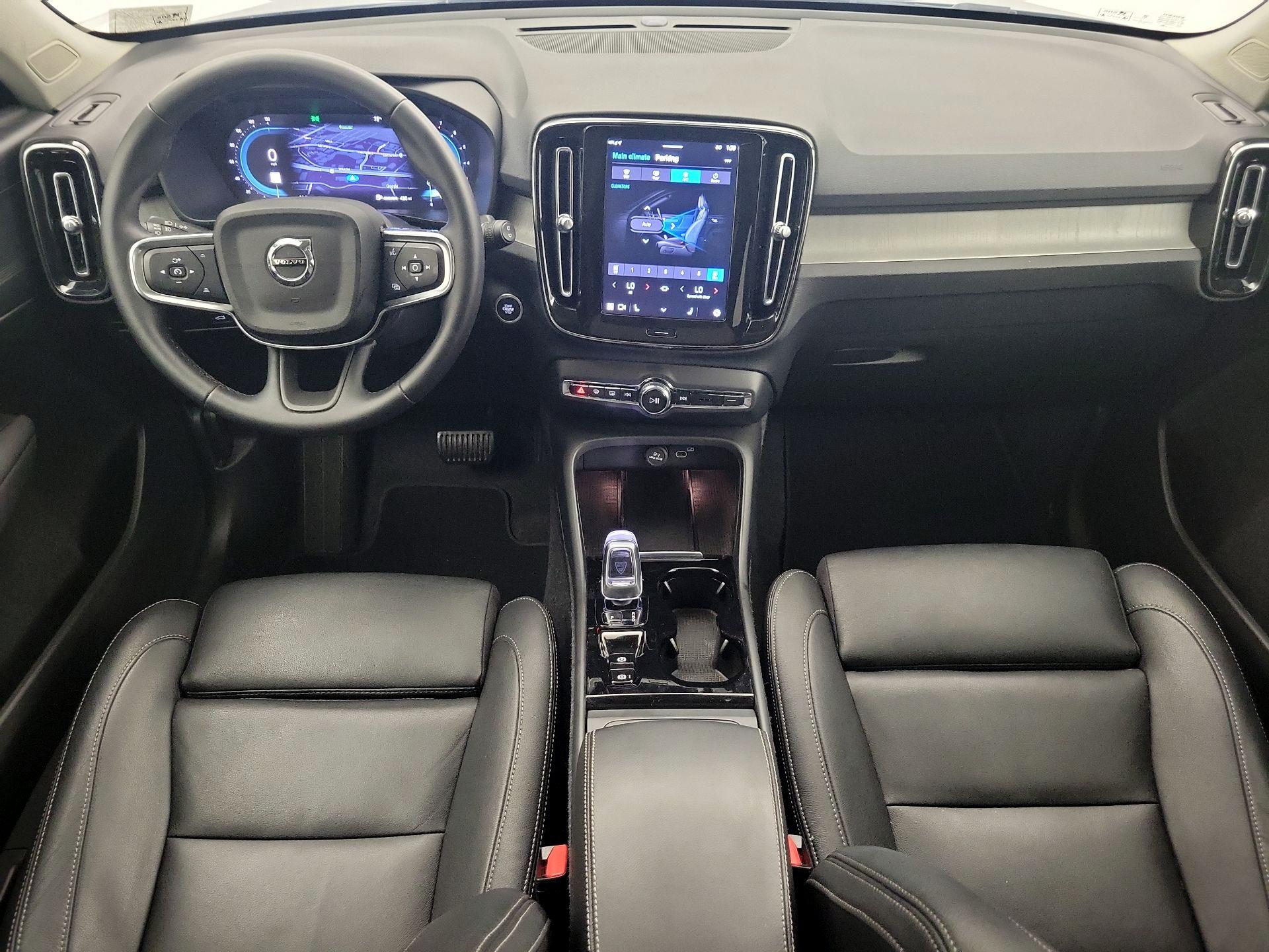 Thumbnail: 2025 Volvo XC40 - 9