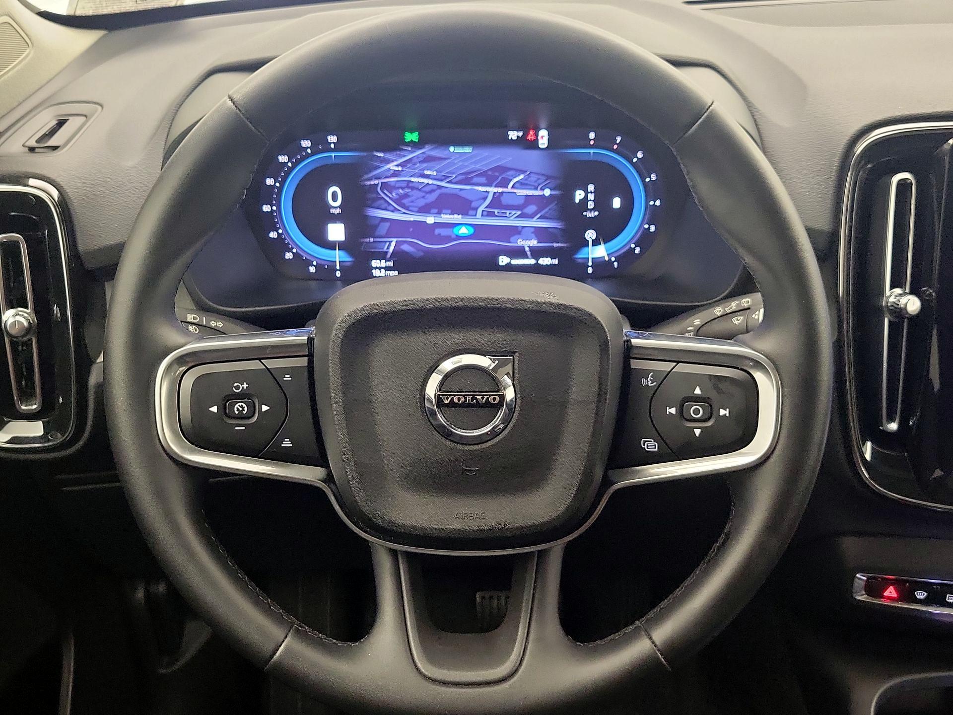 Thumbnail: 2025 Volvo XC40 - 10