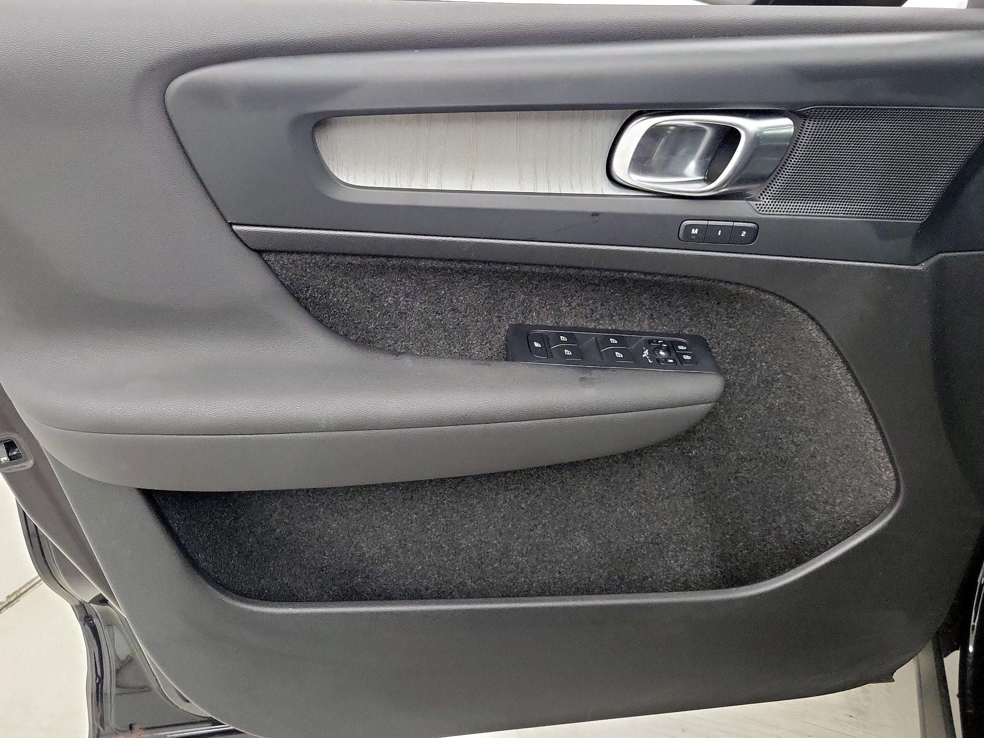 Thumbnail: 2025 Volvo XC40 - 12