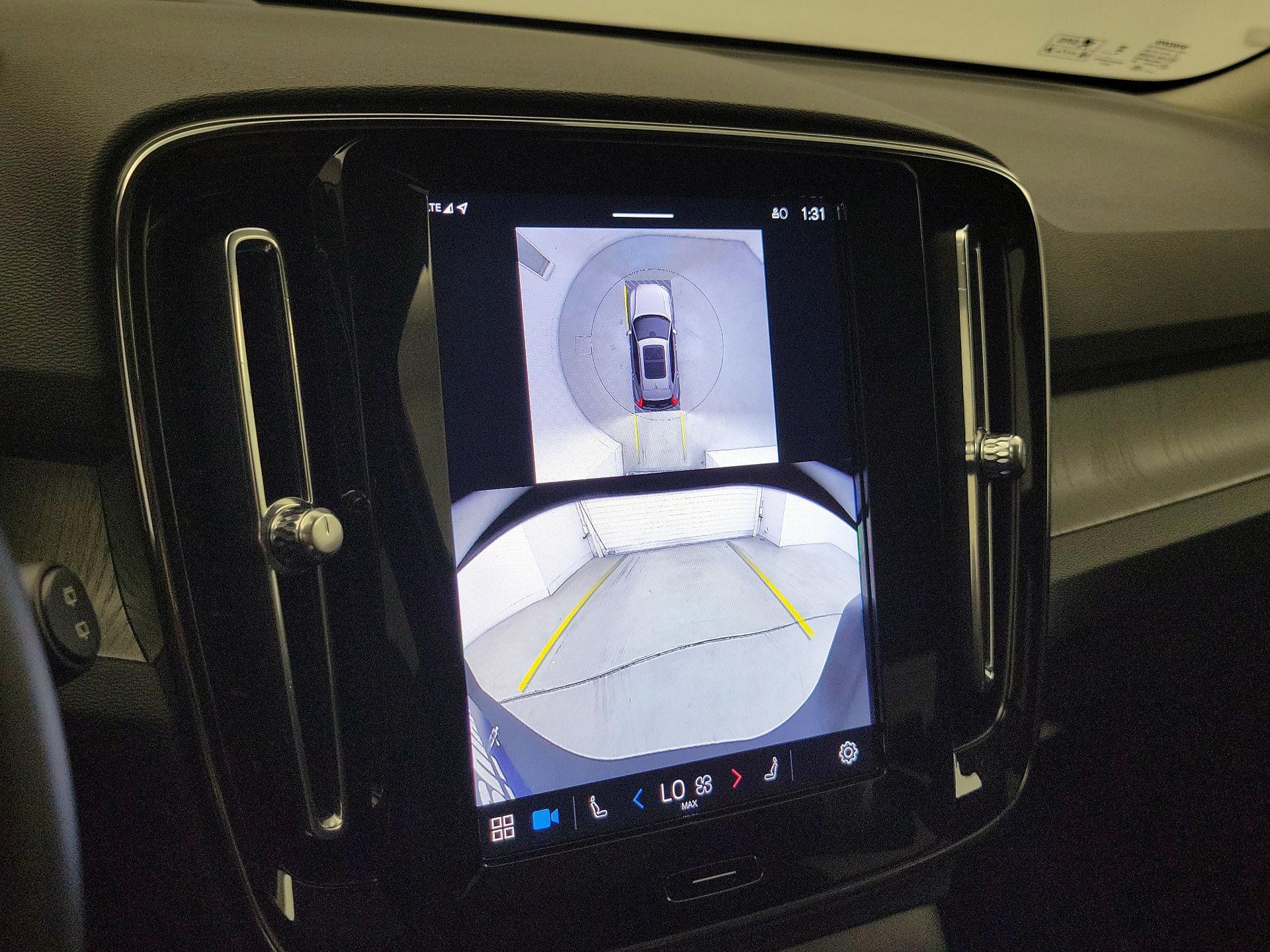 Thumbnail: 2025 Volvo XC40 - 13