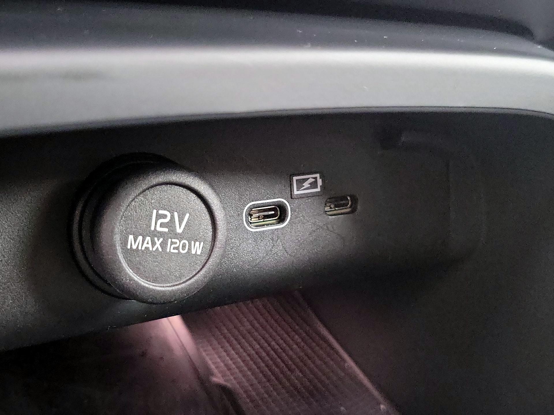 Thumbnail: 2025 Volvo XC40 - 17