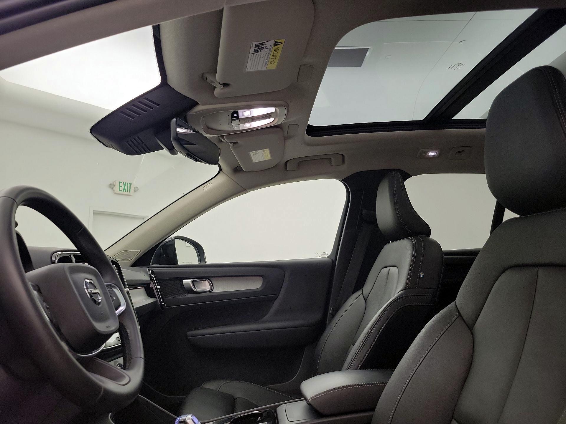 Thumbnail: 2025 Volvo XC40 - 18