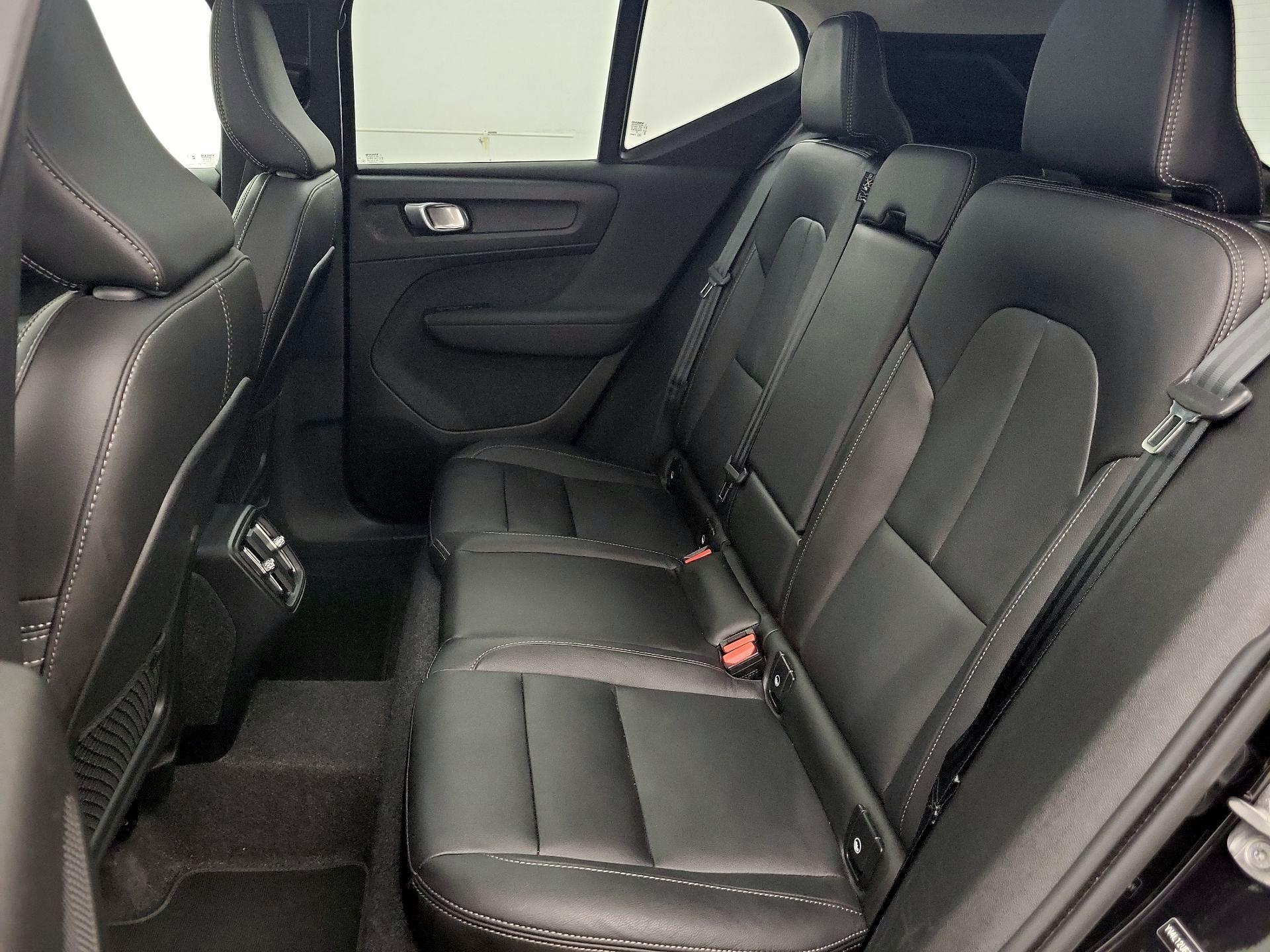 Thumbnail: 2025 Volvo XC40 - 19