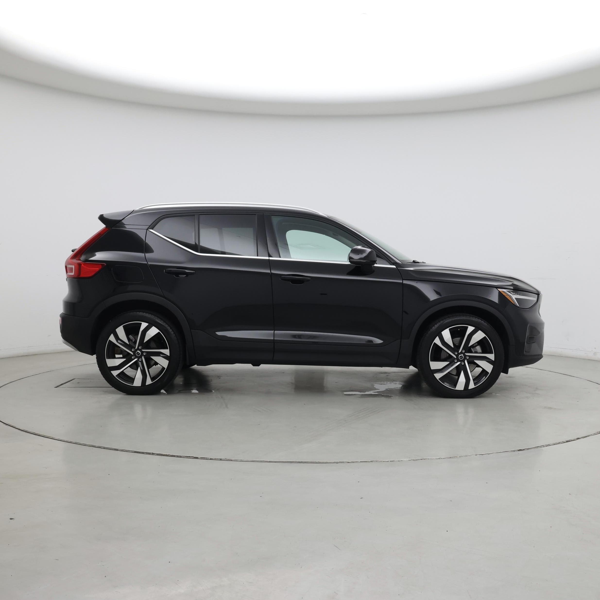 Thumbnail: 2025 Volvo XC40 - 7