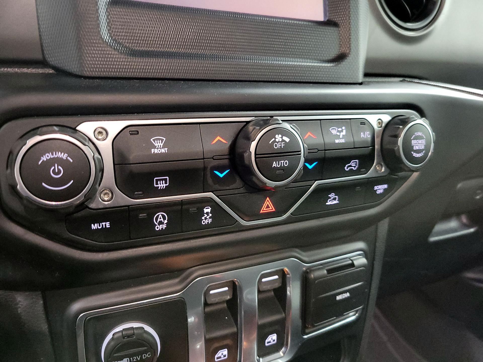 Thumbnail: 2022 Jeep Wrangler - 14