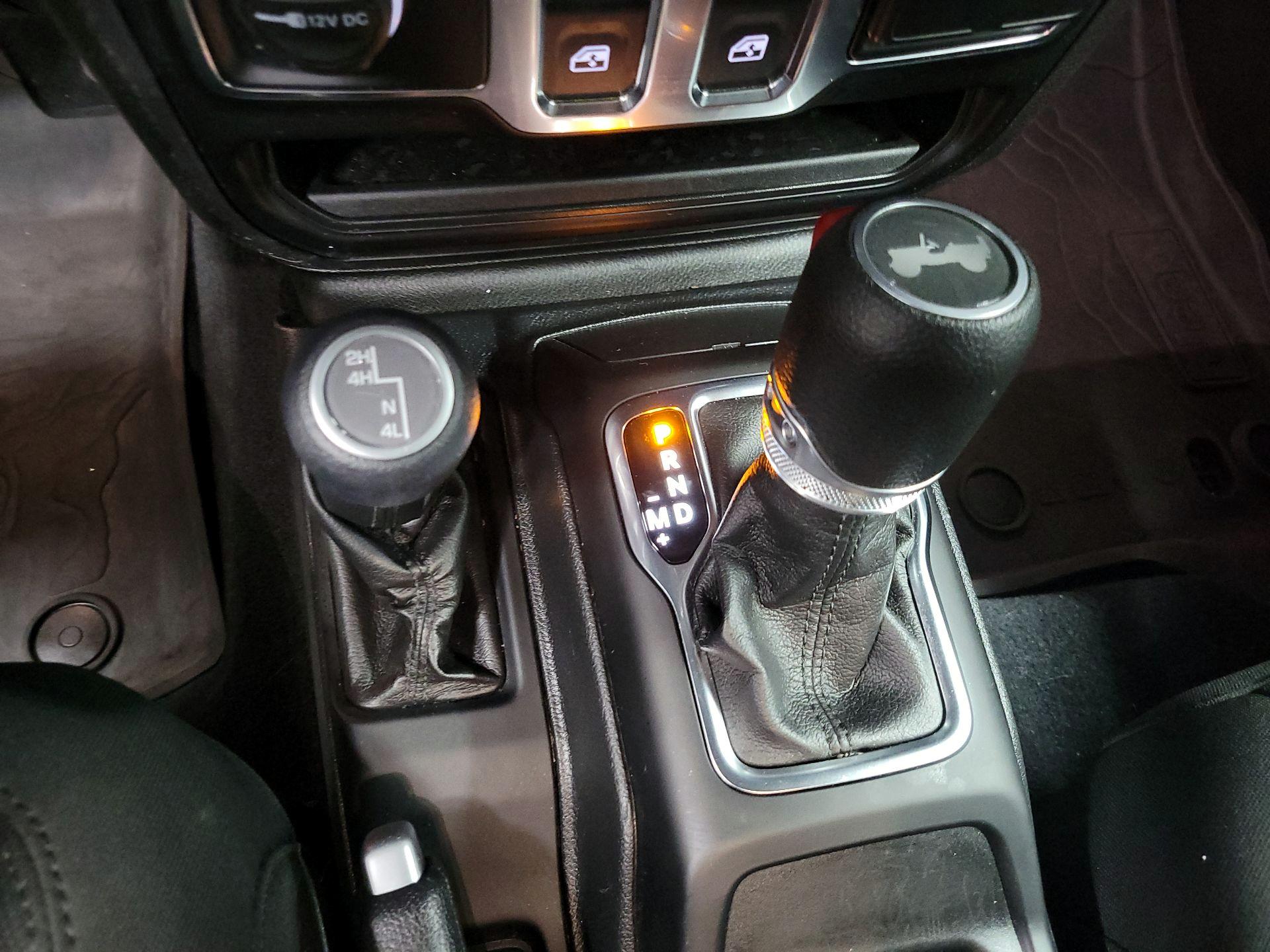 Thumbnail: 2022 Jeep Wrangler - 15