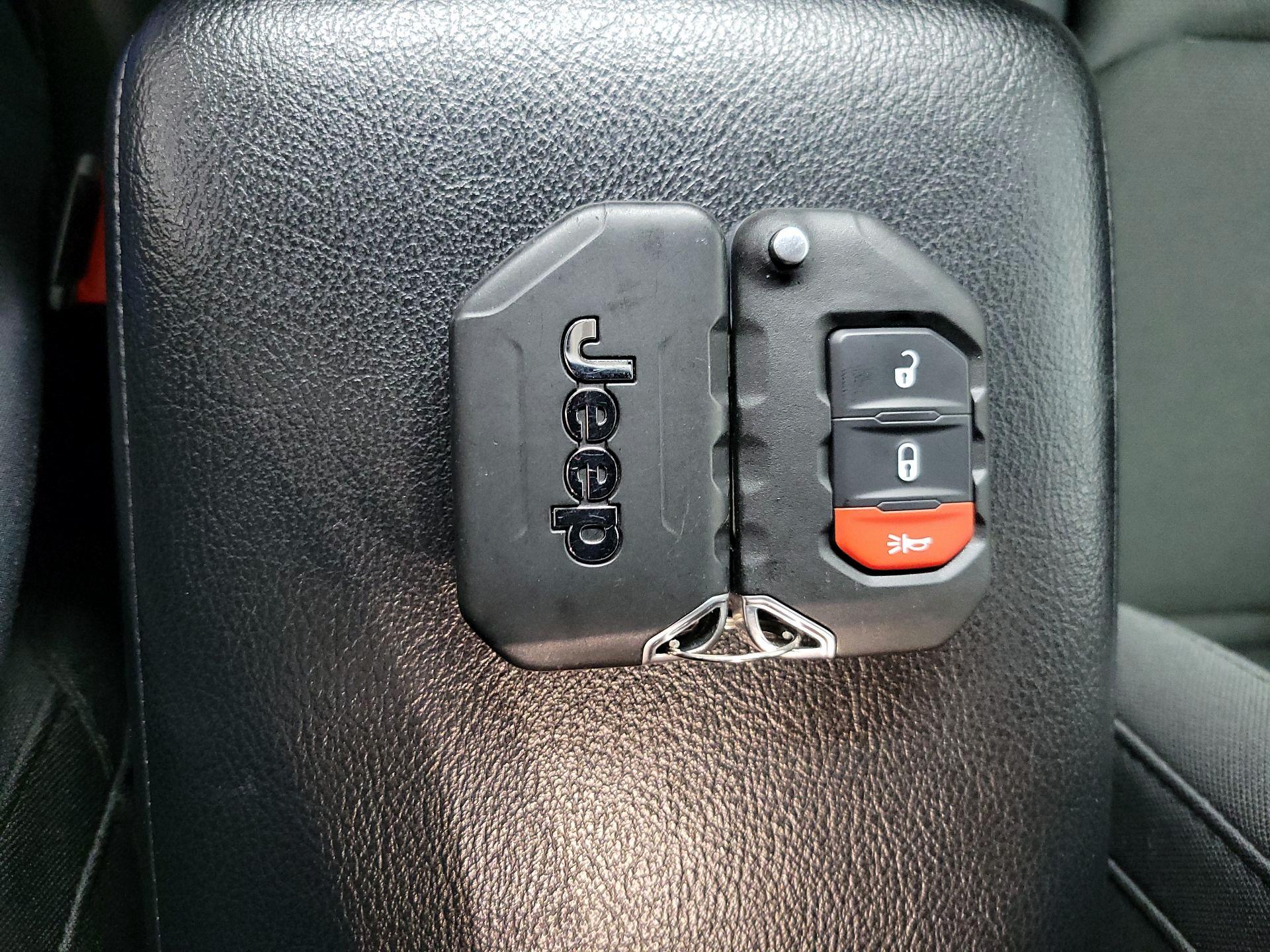 Thumbnail: 2022 Jeep Wrangler - 18