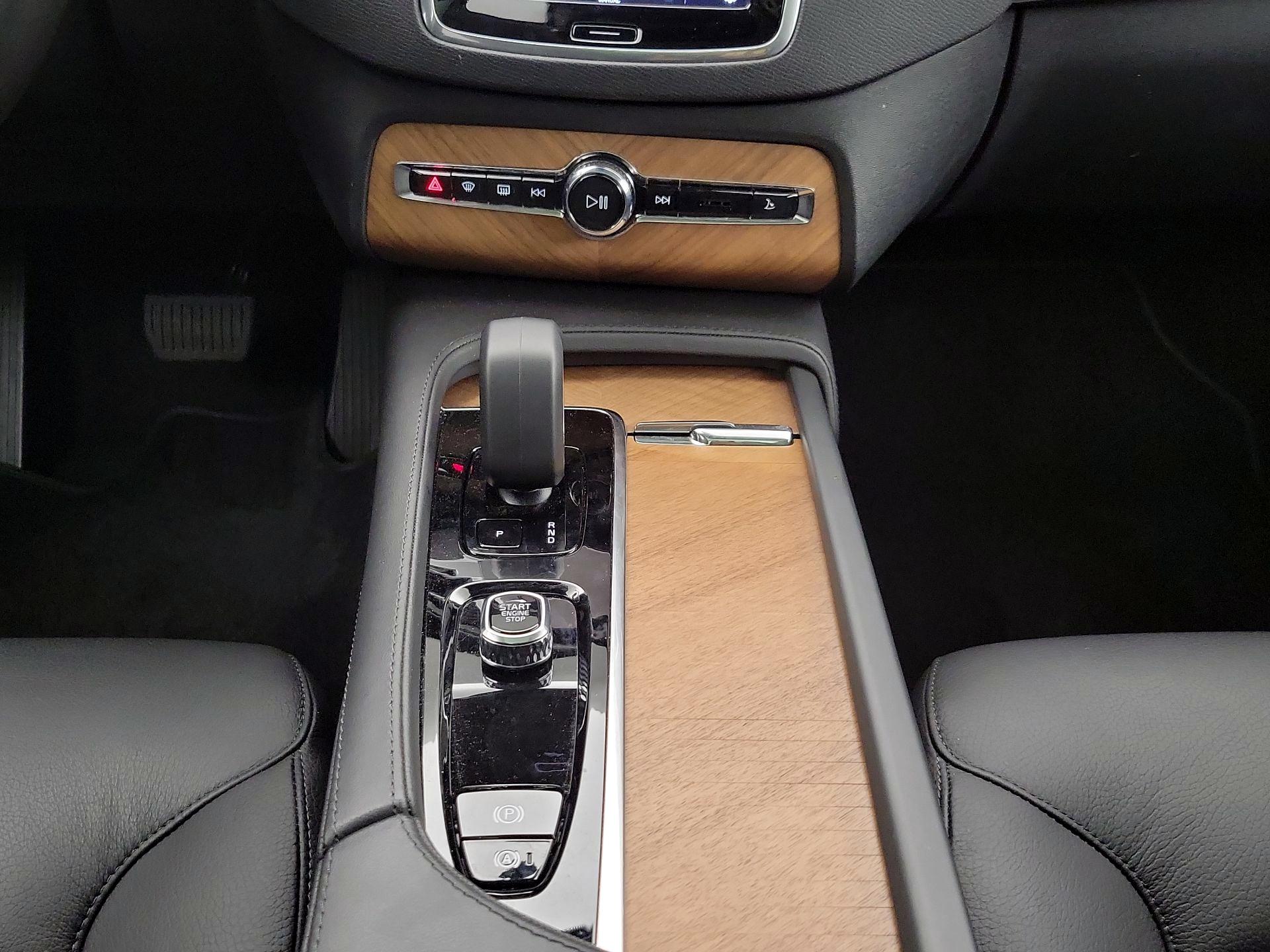 Thumbnail: 2025 Volvo XC90 - 18