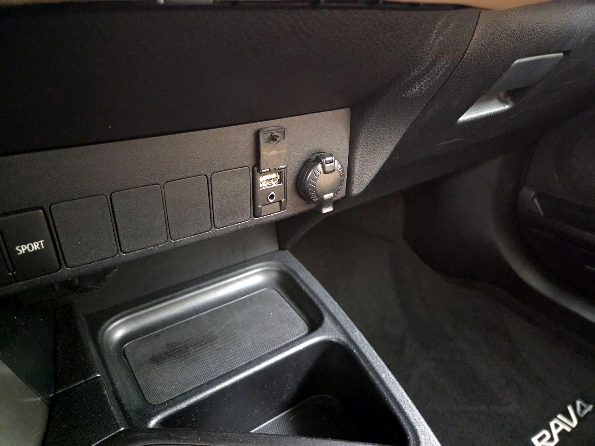 Thumbnail: 2017 Toyota RAV4 - 18