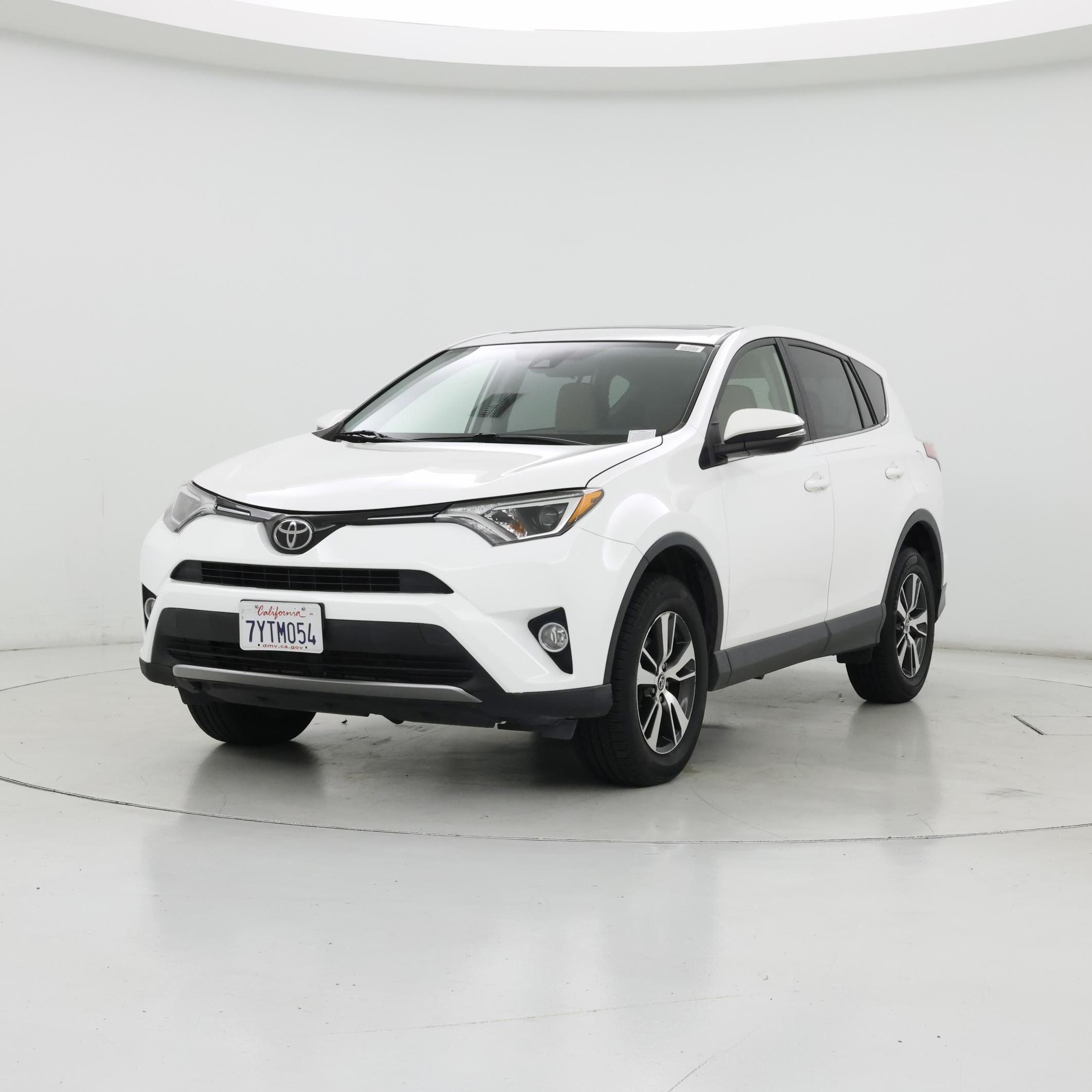 Thumbnail: 2017 Toyota RAV4 - 4