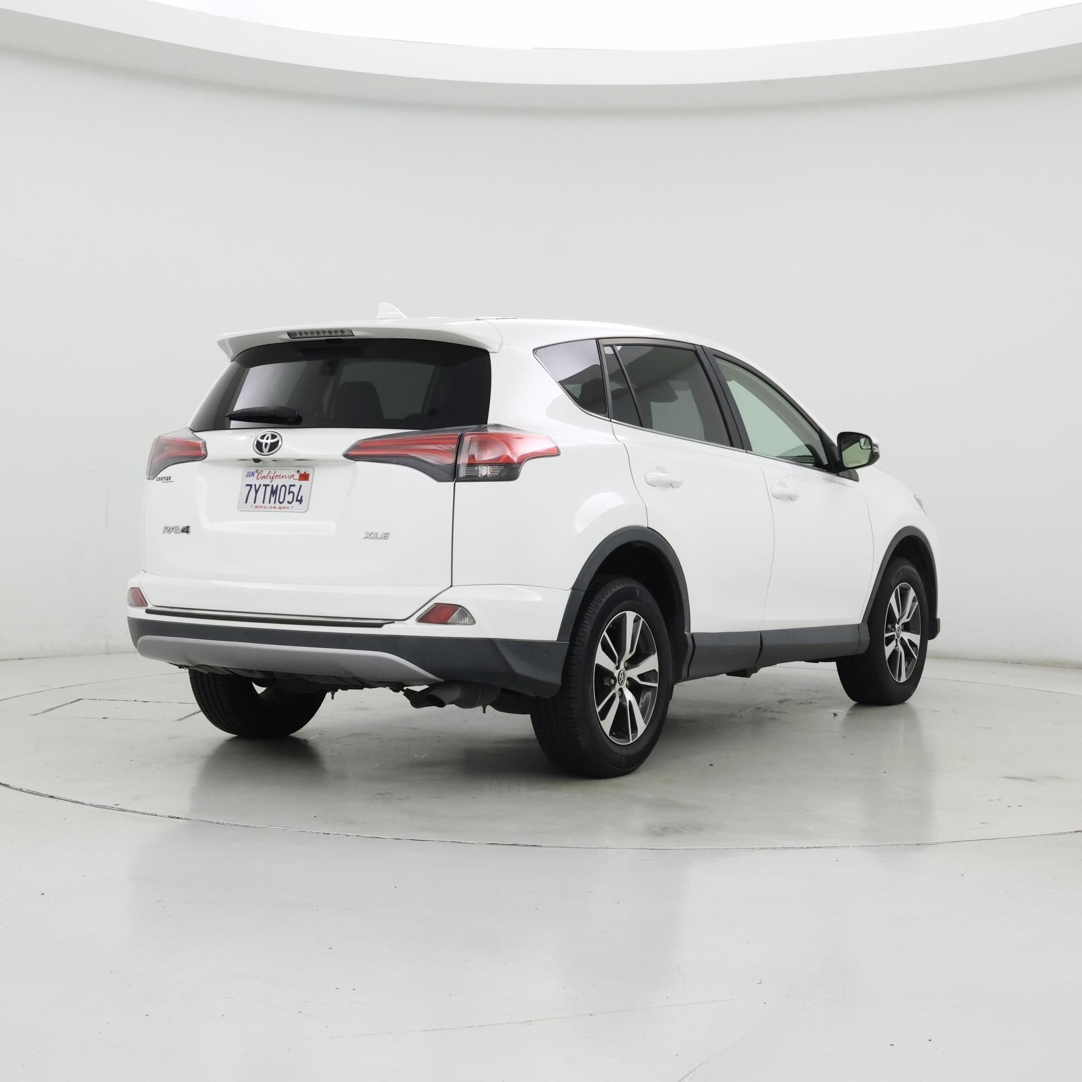 Thumbnail: 2017 Toyota RAV4 - 8