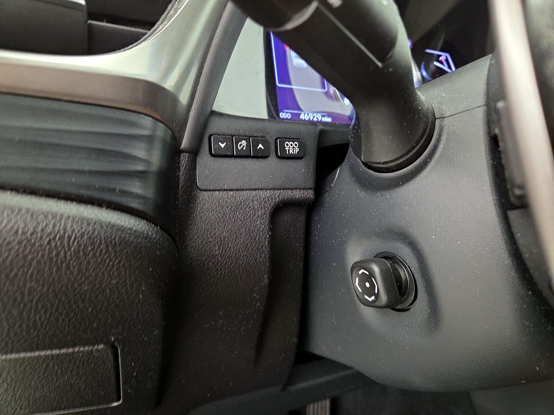 Thumbnail: 2020 Lexus ES - 13