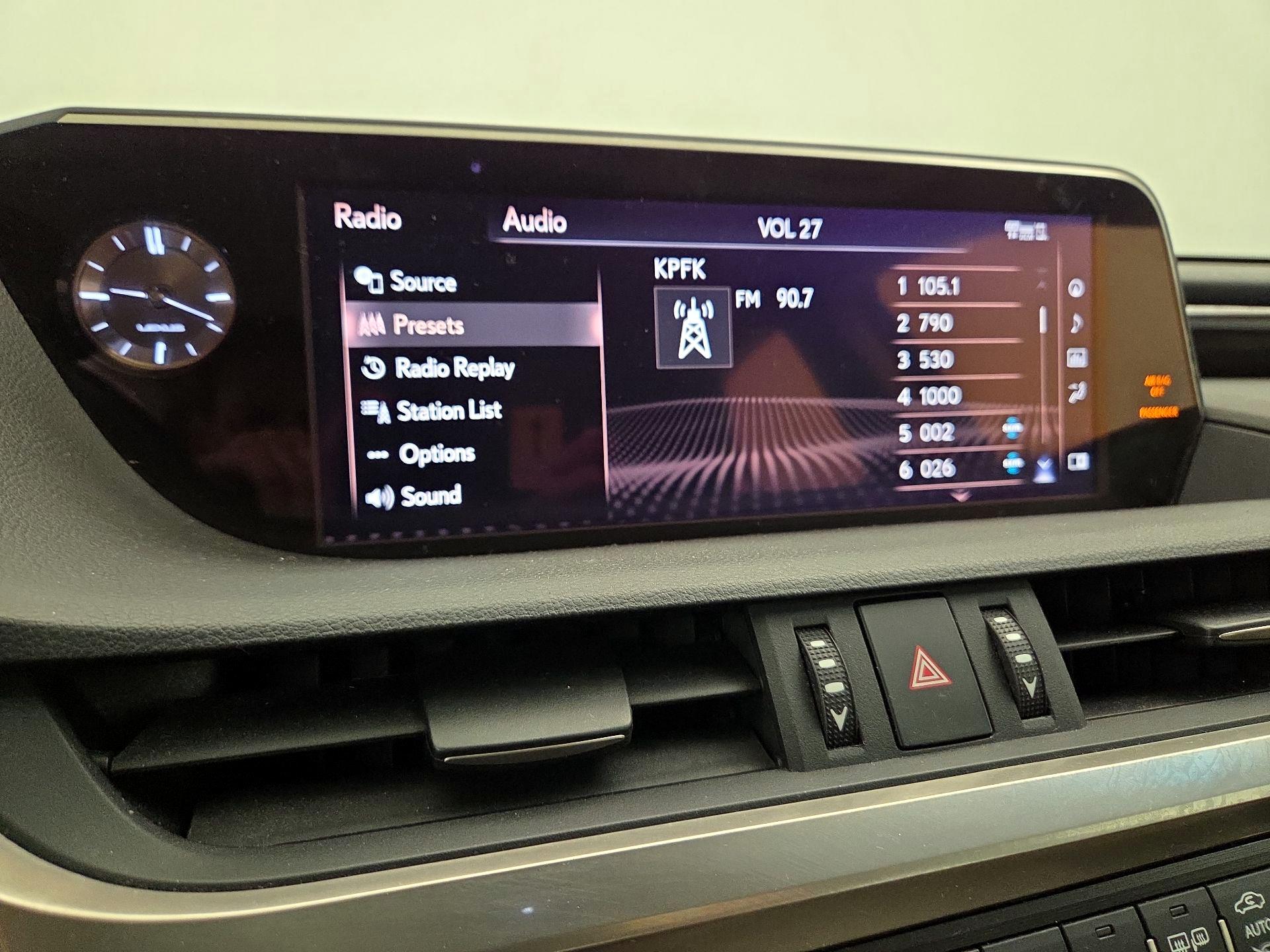 Thumbnail: 2020 Lexus ES - 16